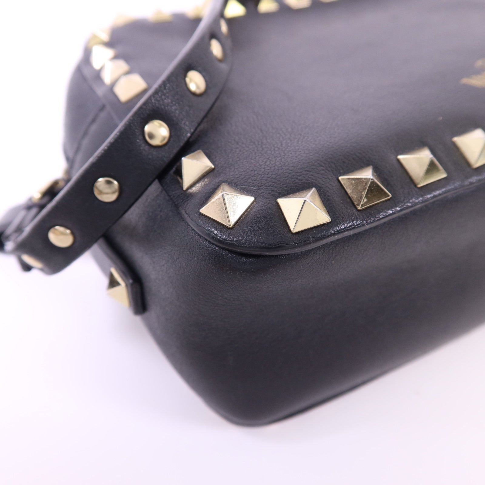 Valentino 牛皮皮革Rockstud Crossbody金扣肩背袋