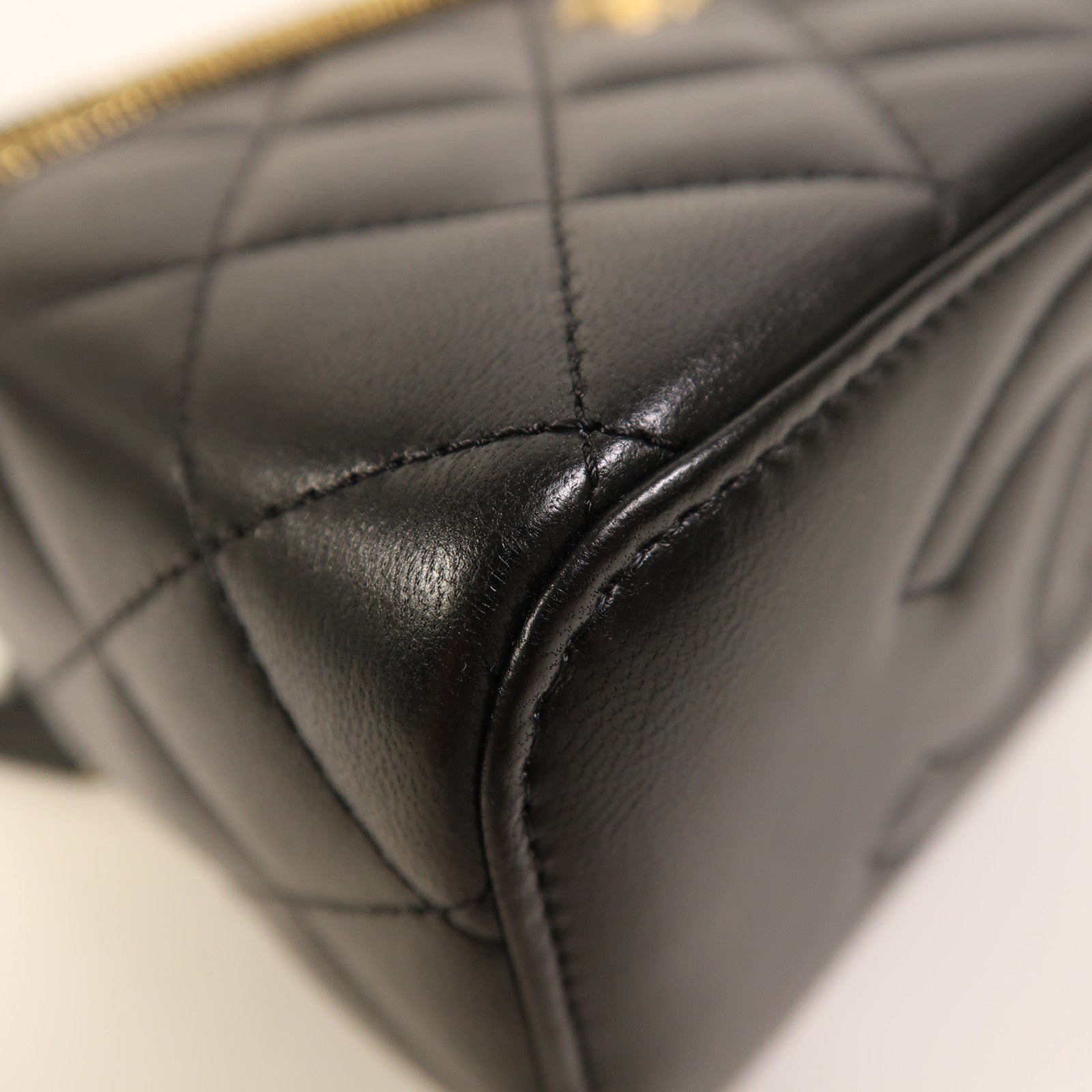 CHANEL 【激減優惠】羊皮皮革Vanity Case金扣鏈帶肩背袋