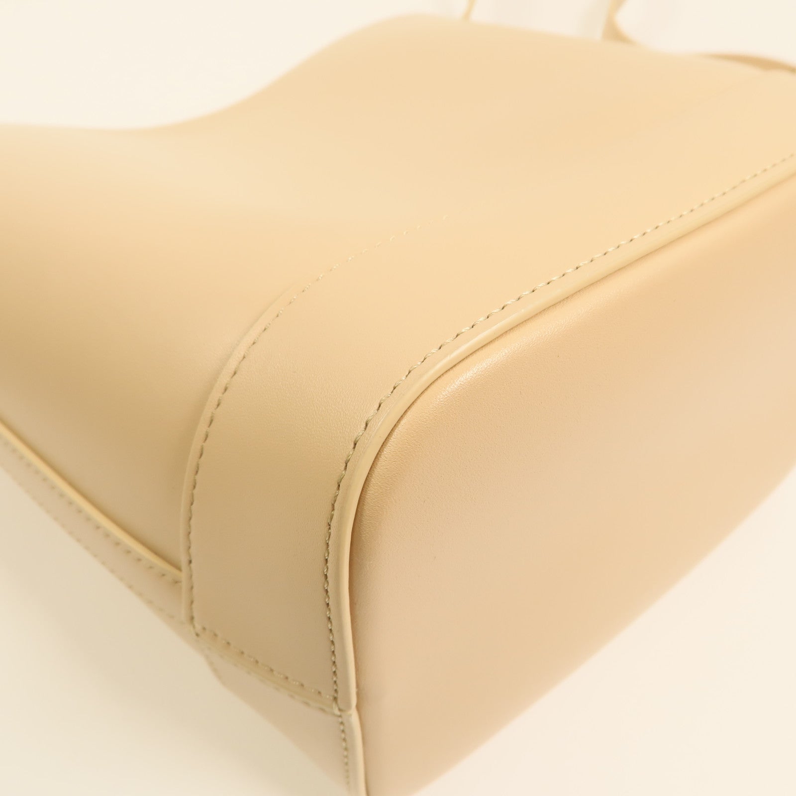 CELINE 牛皮皮革Cuir Triomphe金扣肩背袋