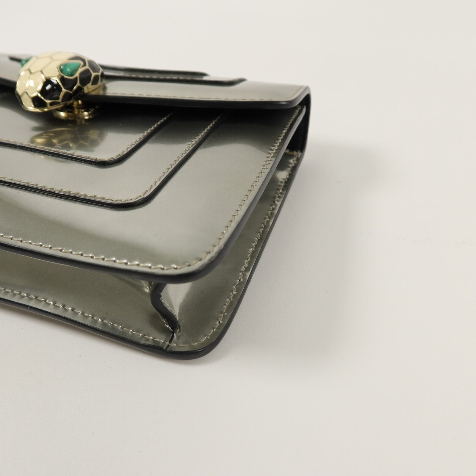 BVLGARI 牛皮皮革Serpenti Forever Small Crossbody鏈帶肩背袋