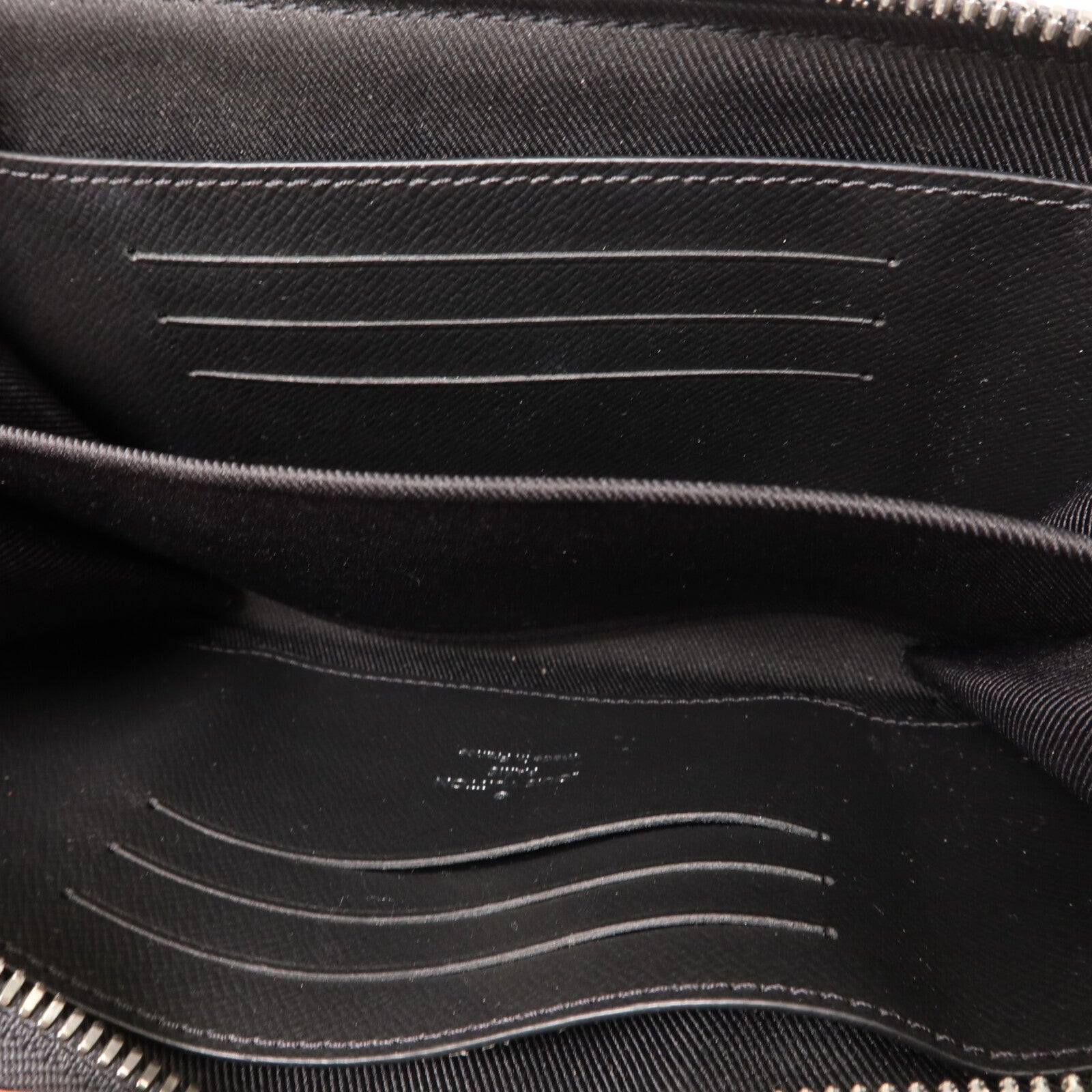 LOUIS VUITTON Monogram Eclipse Alpha Wearable Wallet肩背袋