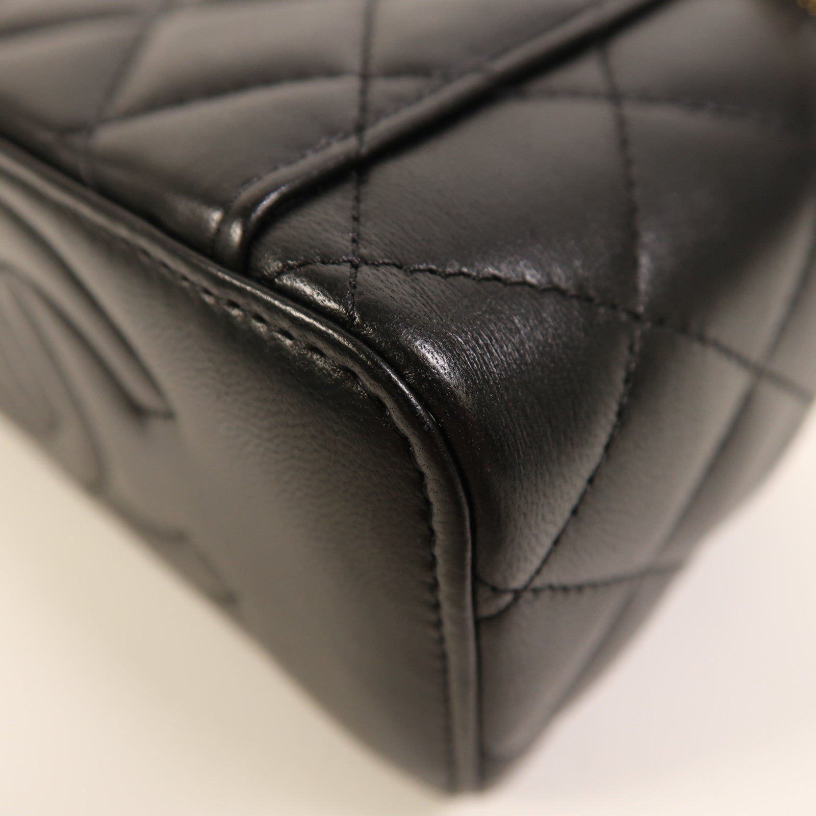 CHANEL 【激減優惠】羊皮皮革Vanity Case金扣鏈帶肩背袋
