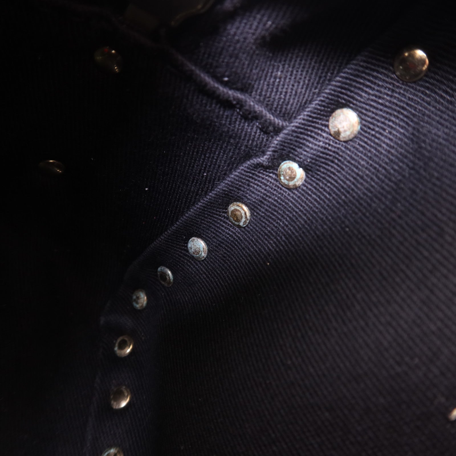 Valentino 牛皮皮革Rockstud Crossbody金扣肩背袋