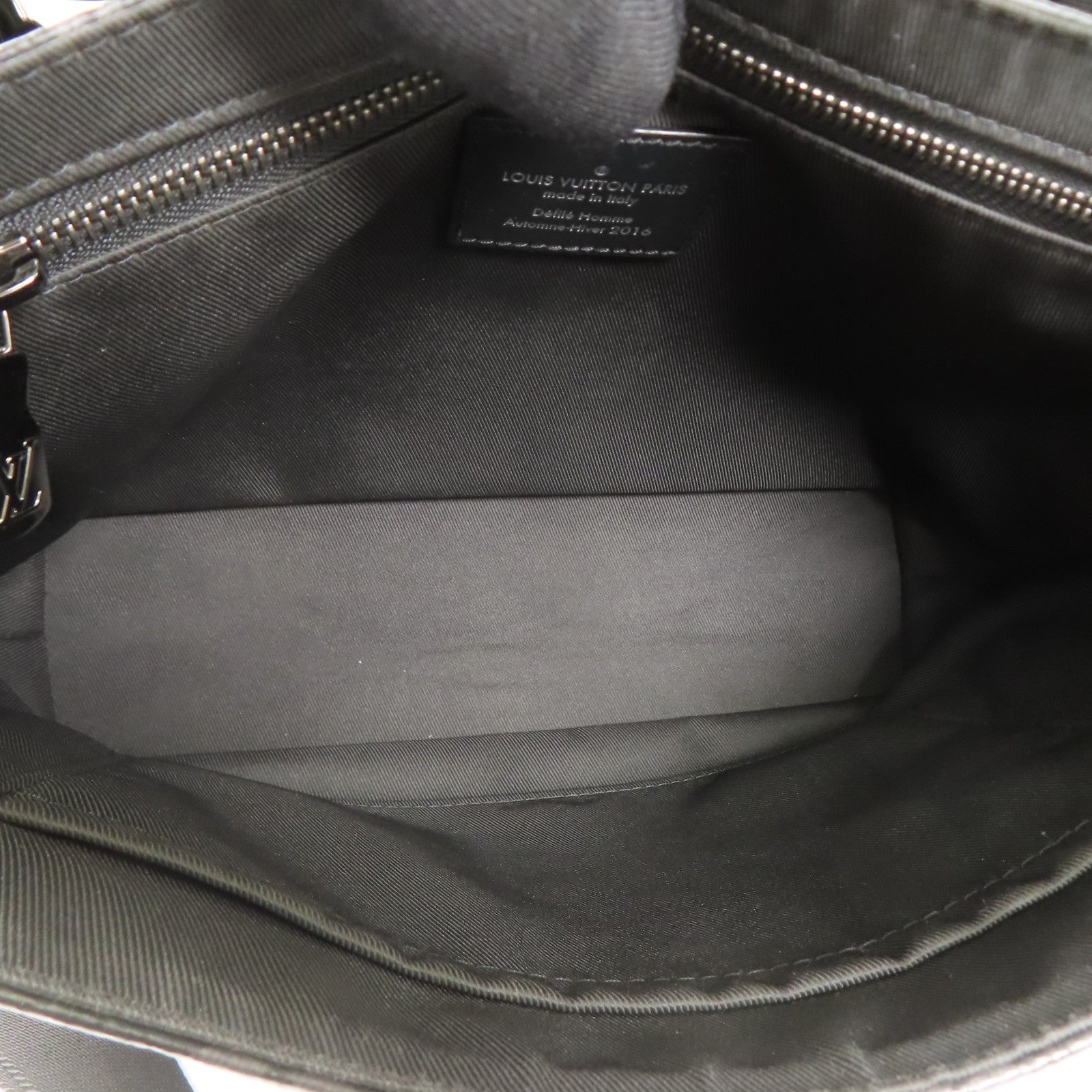 LOUIS VUITTON Monogram Eclipse Messenger PM Voyager銀扣肩背袋