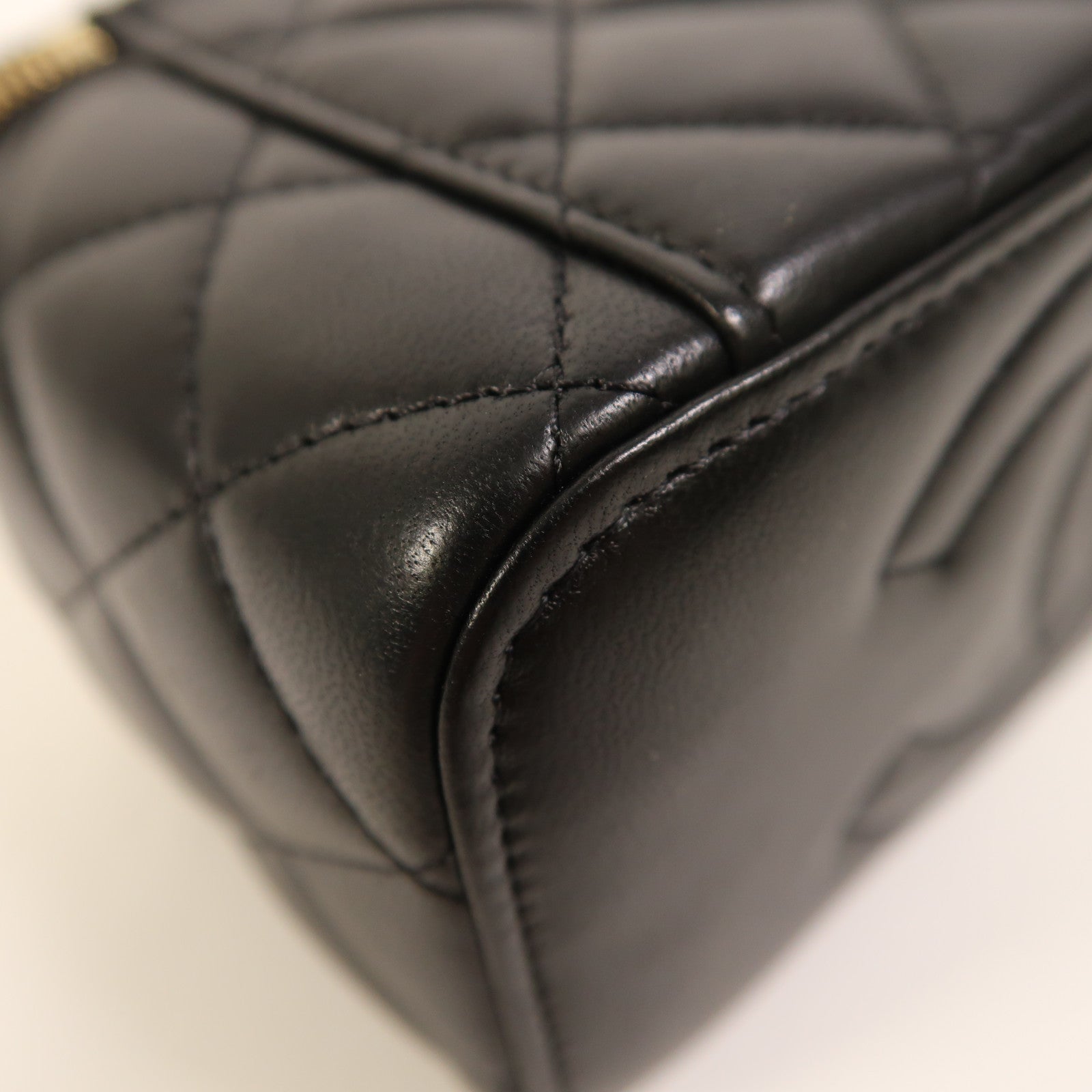 CHANEL 【激減優惠】羊皮皮革Vanity Case金扣鏈帶肩背袋