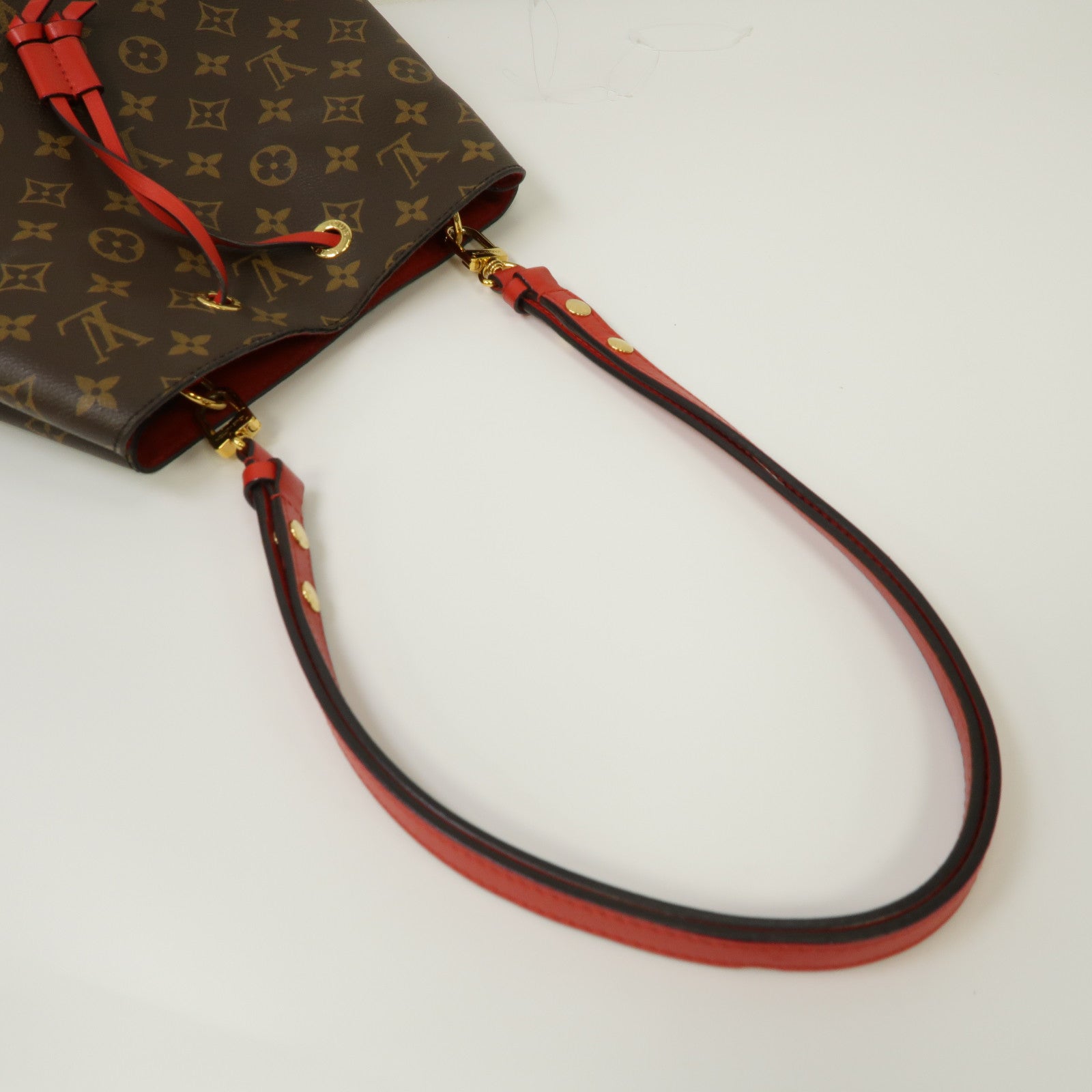 LOUIS VUITTON Monogram NeoNoe MM金扣肩背袋啡色/紅色