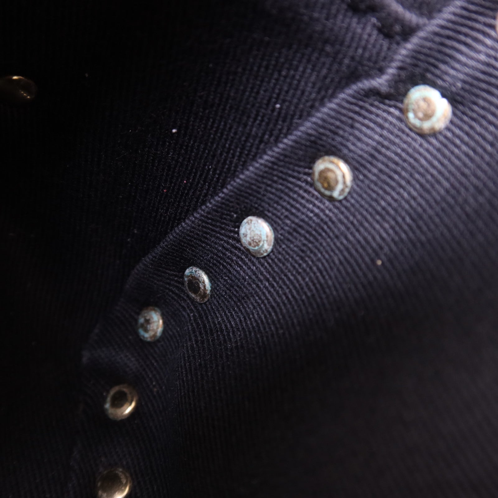 Valentino 牛皮皮革Rockstud Crossbody金扣肩背袋