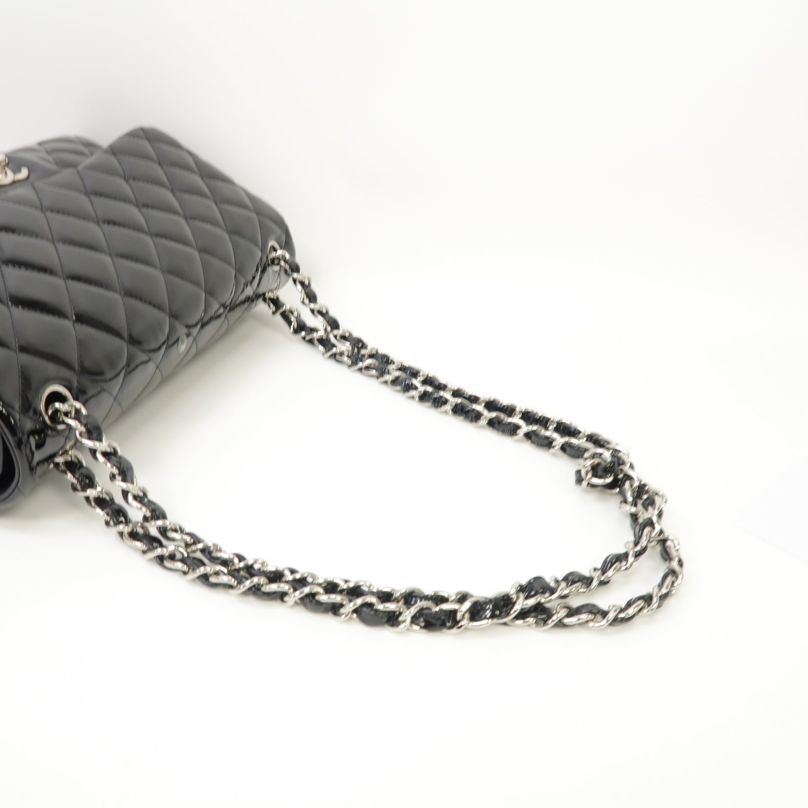 CHANEL 菱格漆皮皮革Classic銀扣鏈帶肩背袋黑色