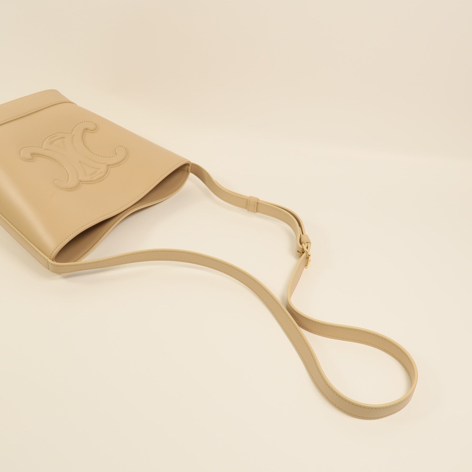 CELINE 牛皮皮革Cuir Triomphe金扣肩背袋