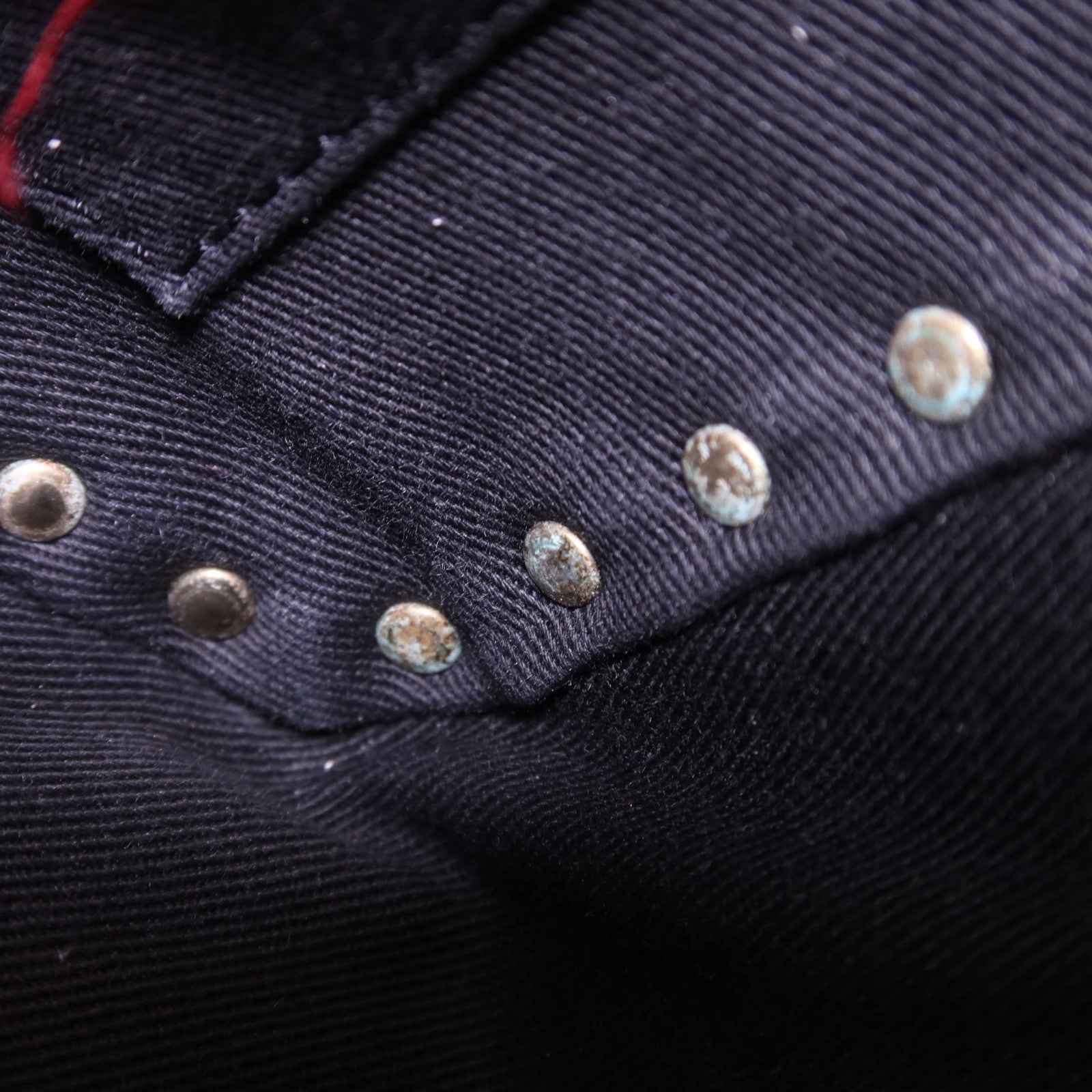 Valentino 牛皮皮革Rockstud Crossbody金扣肩背袋