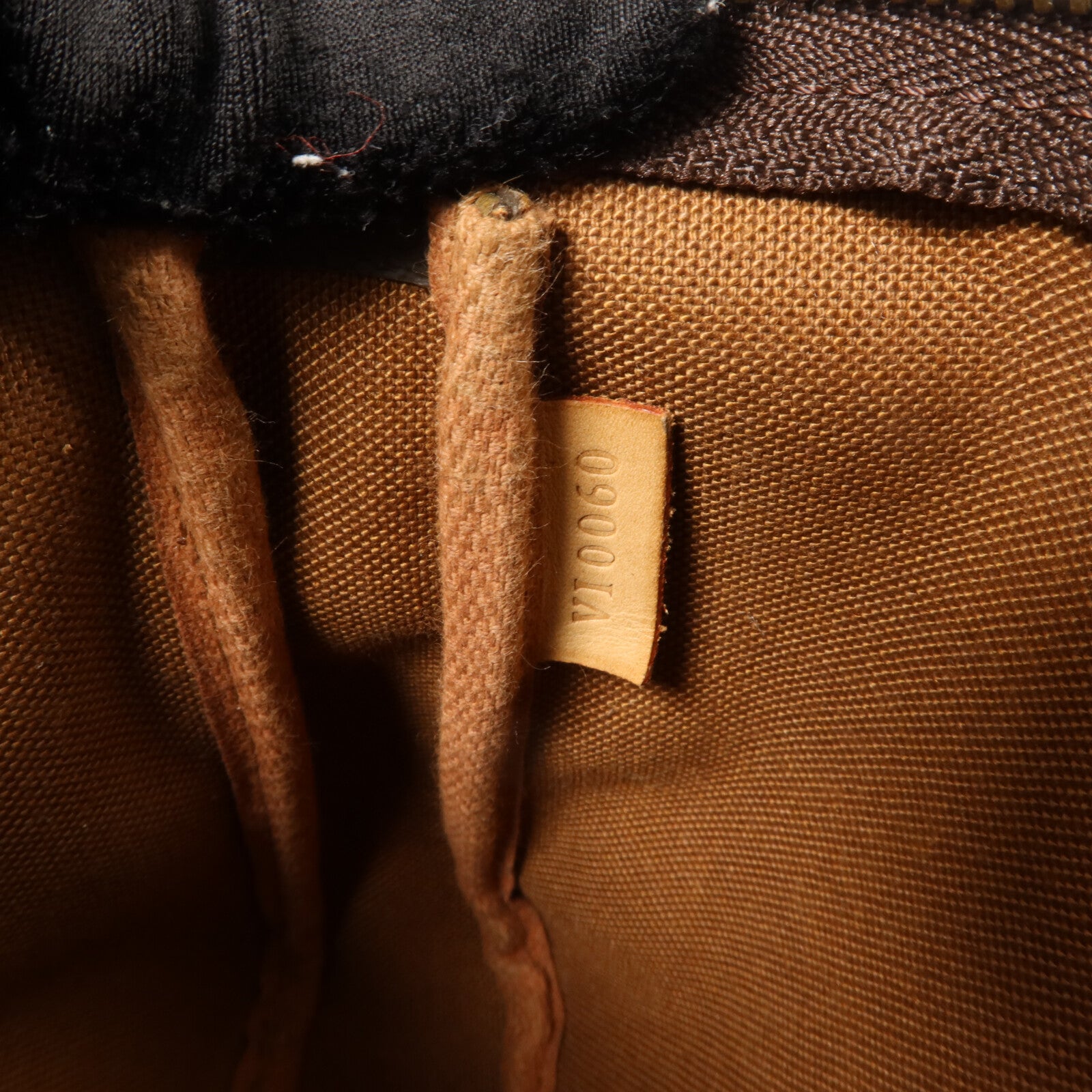 LOUIS VUITTON Monogram Pochette Accessoires金扣手挽袋棕色