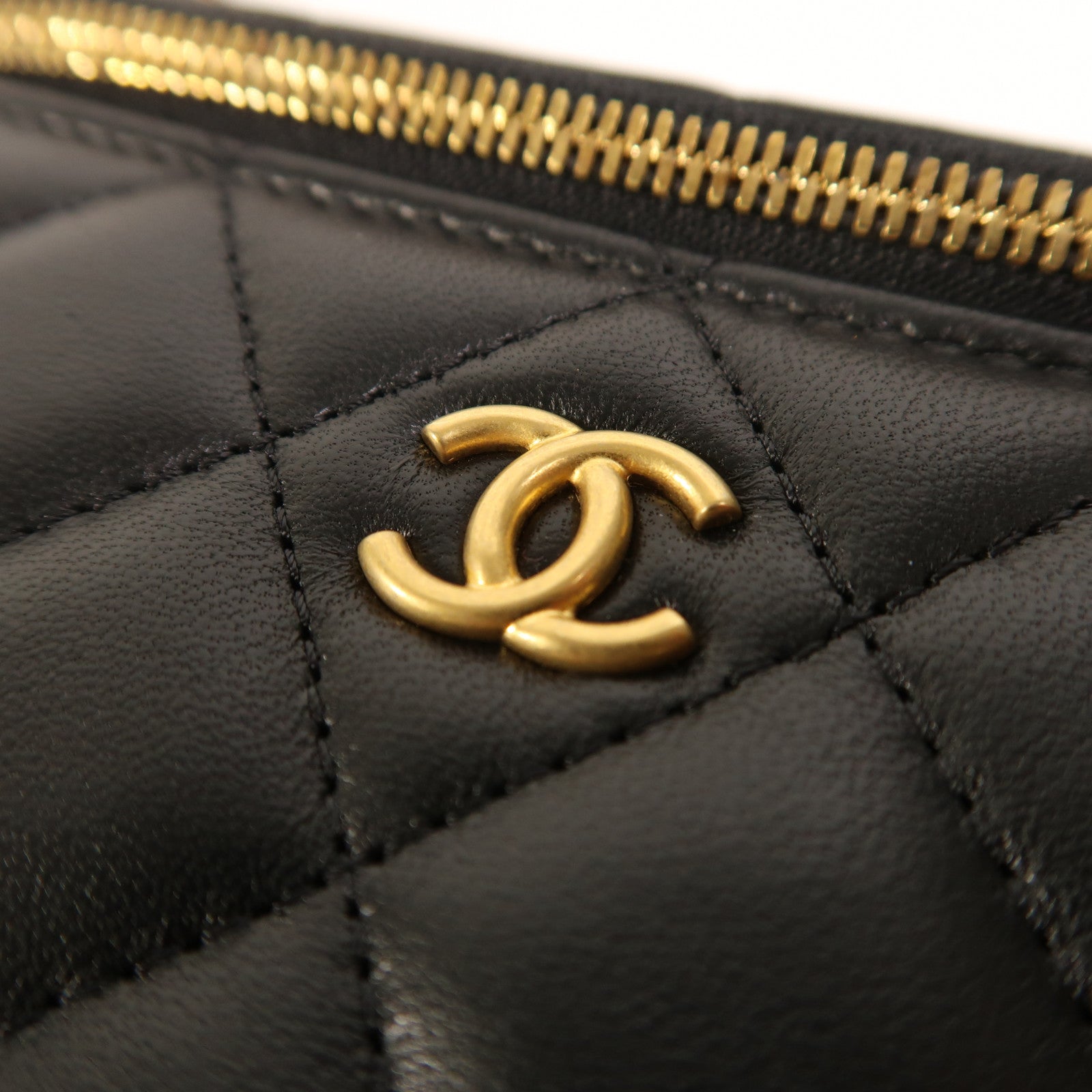 CHANEL 【激減優惠】羊皮皮革Vanity Case金扣鏈帶肩背袋