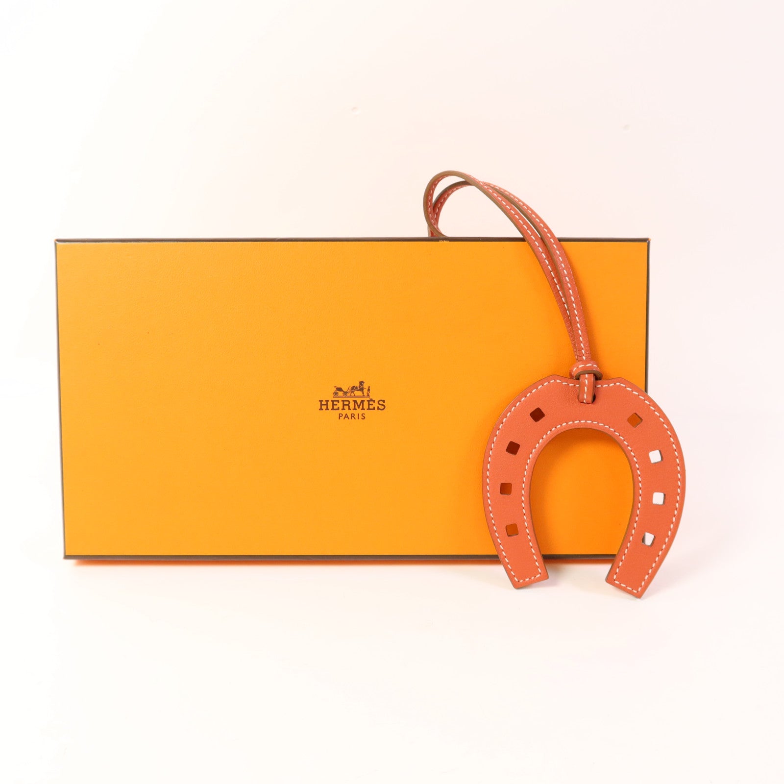 HERMES Swift皮革Padlock Horseshoe Charm掛飾Sanguine