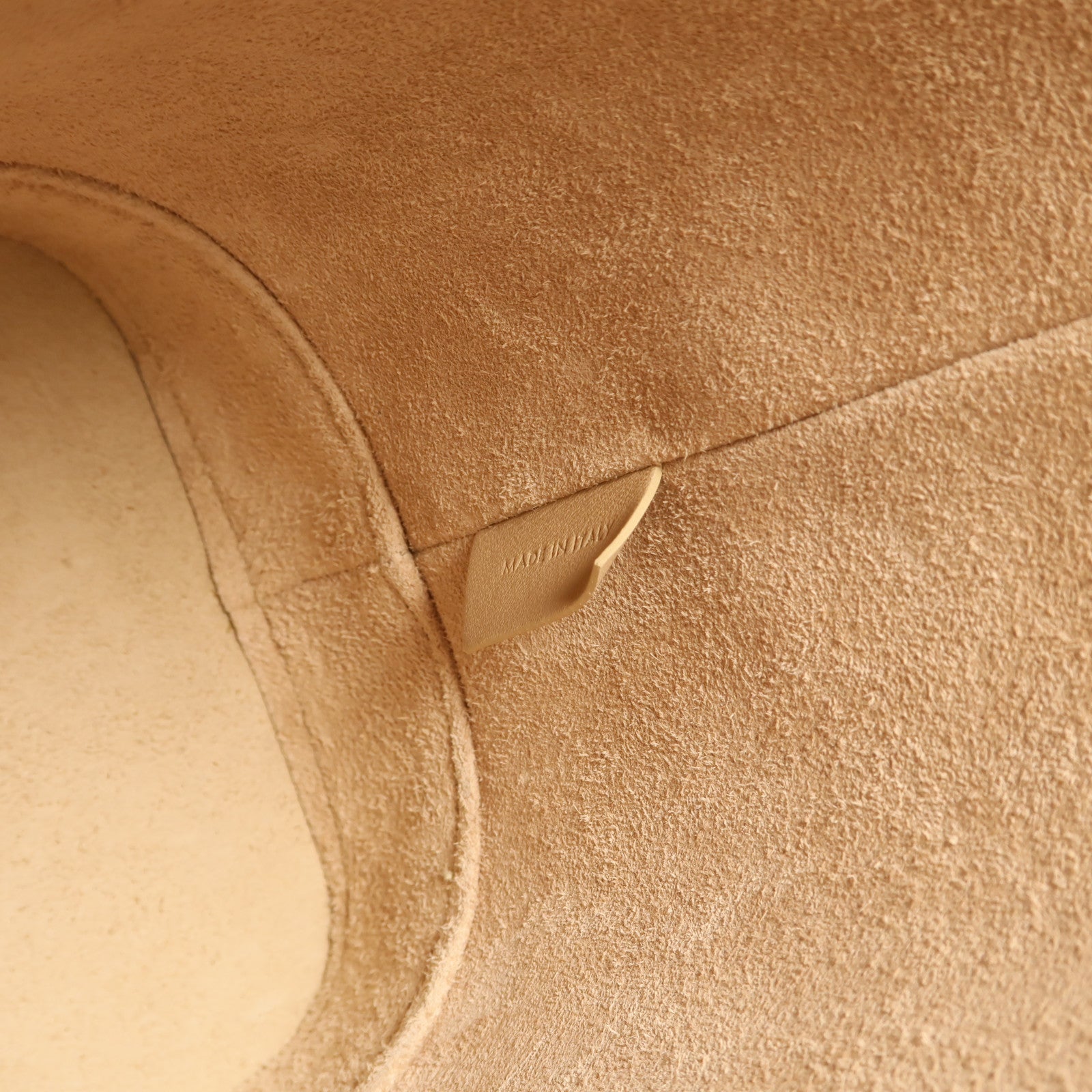 CELINE 牛皮皮革Cuir Triomphe金扣肩背袋