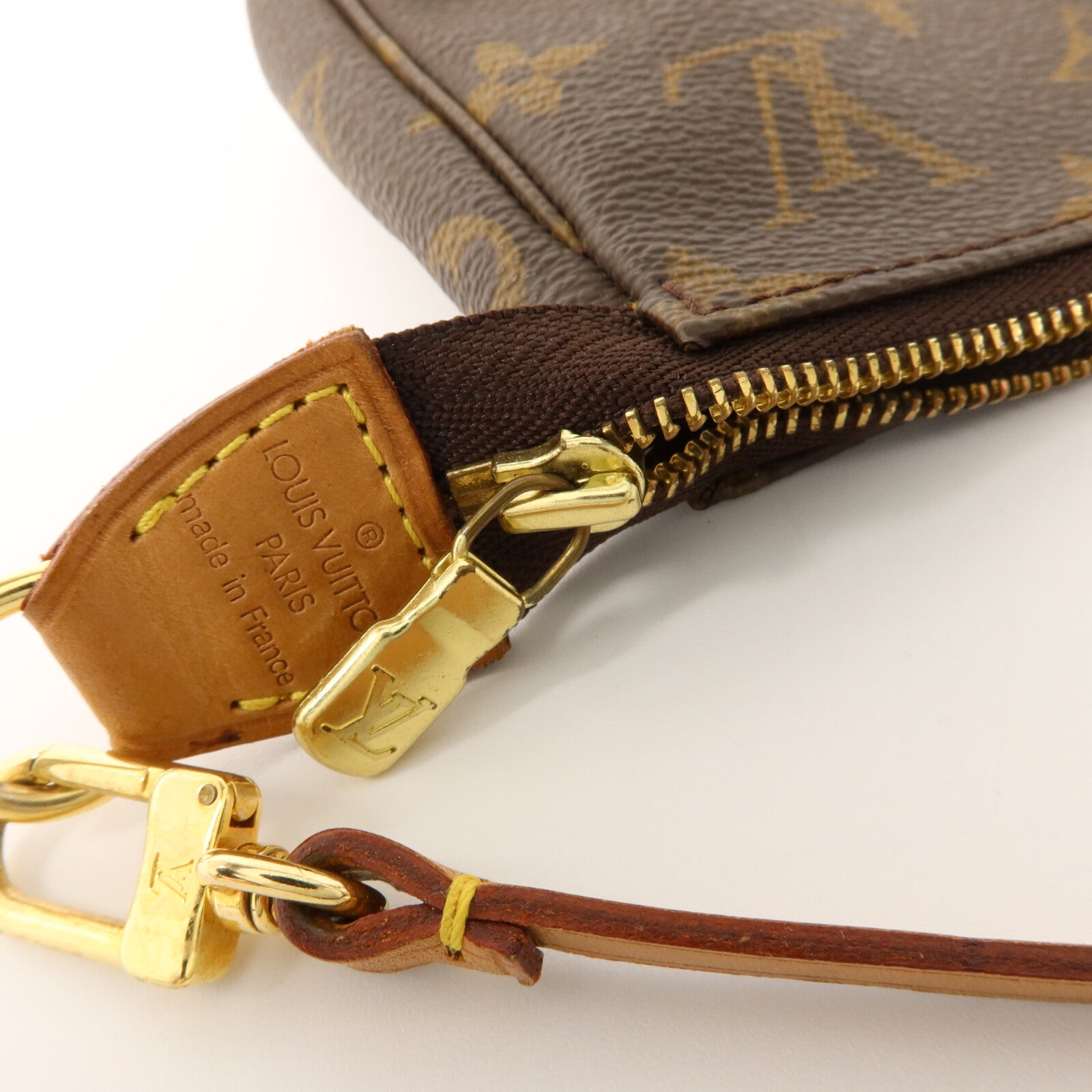 LOUIS VUITTON Monogram Pochette Accessoires金扣手挽袋棕色