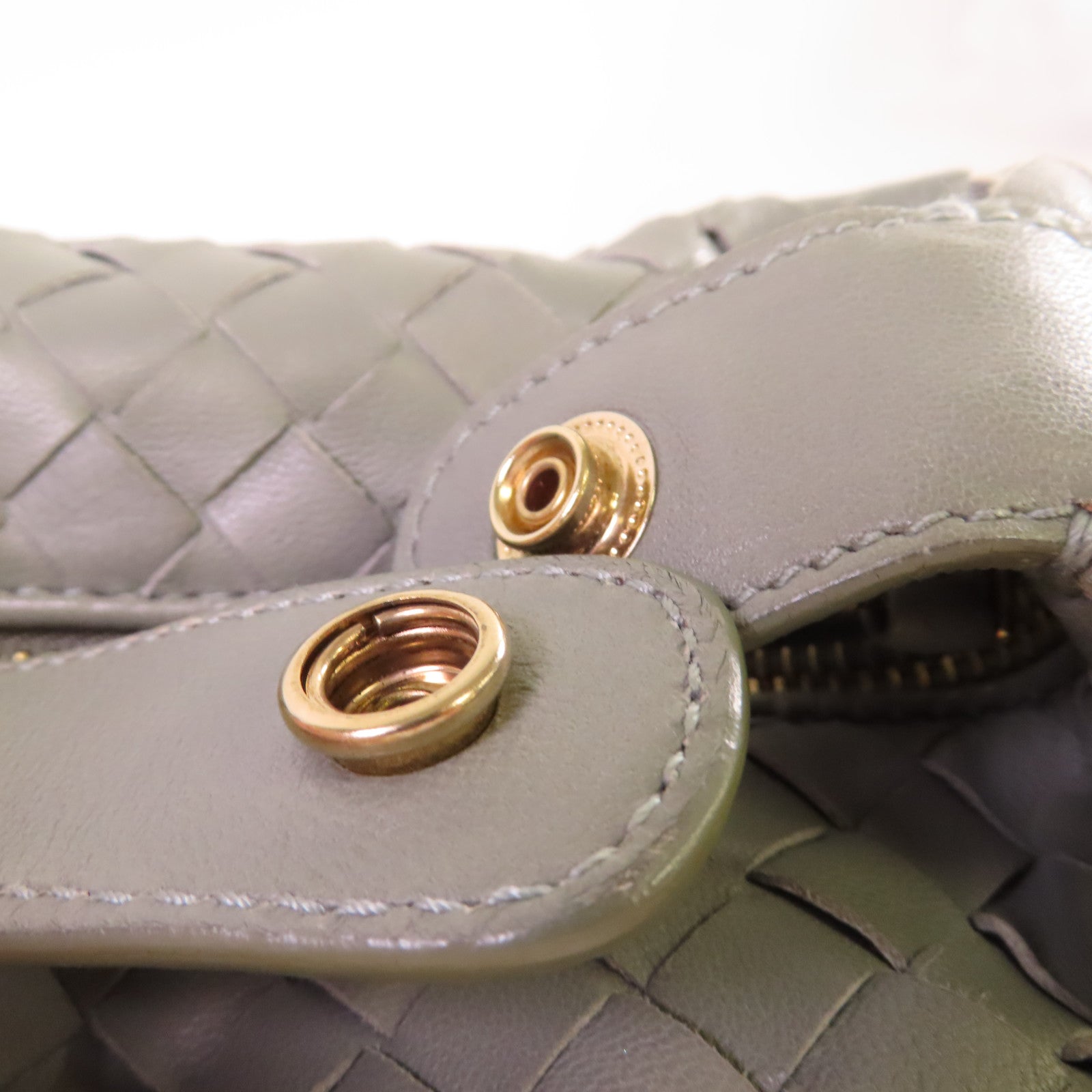 BOTTEGA VENETA 織紋皮革Handbag金扣手挽袋灰色