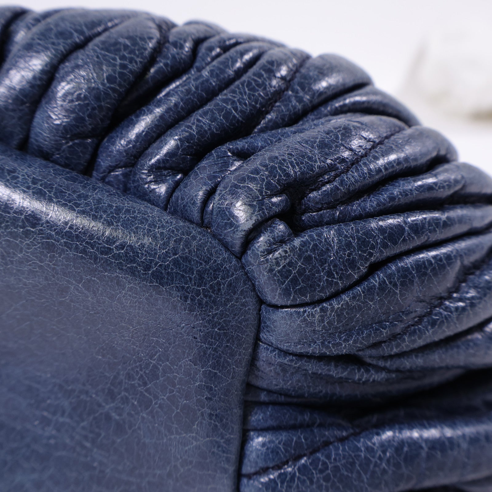 Miu Miu 牛皮皮革Chain Shoulder金扣鏈帶肩背袋