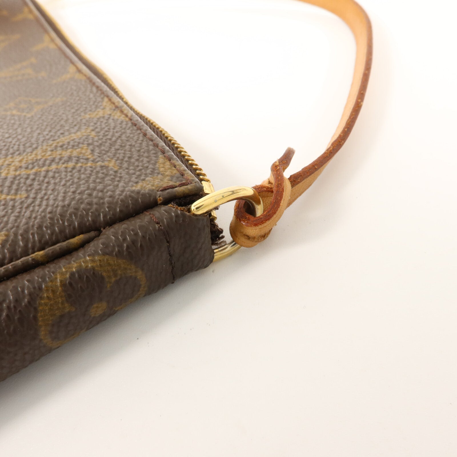 LOUIS VUITTON Monogram Pochette Accessoires金扣手挽袋棕色