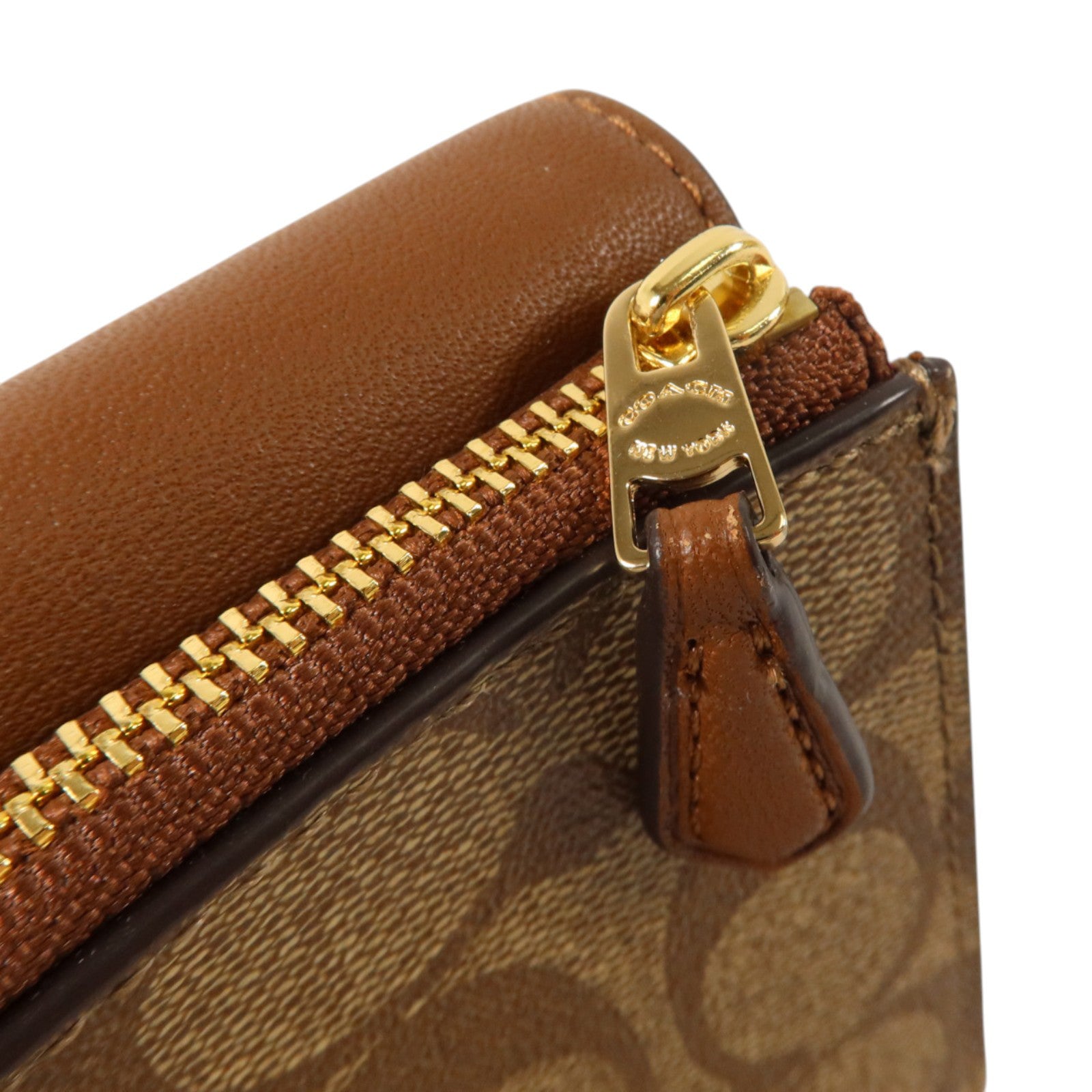 COACH 塗層帆布/牛皮皮革Foldover Wristlet Pouch金扣手拿包