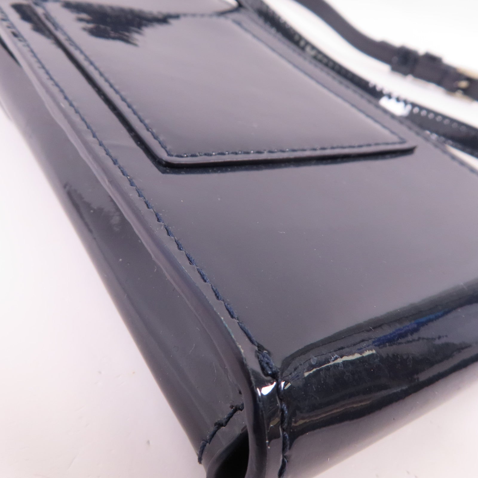 SAINT LAURENT 漆皮皮革Phone Pouch銀扣肩背袋