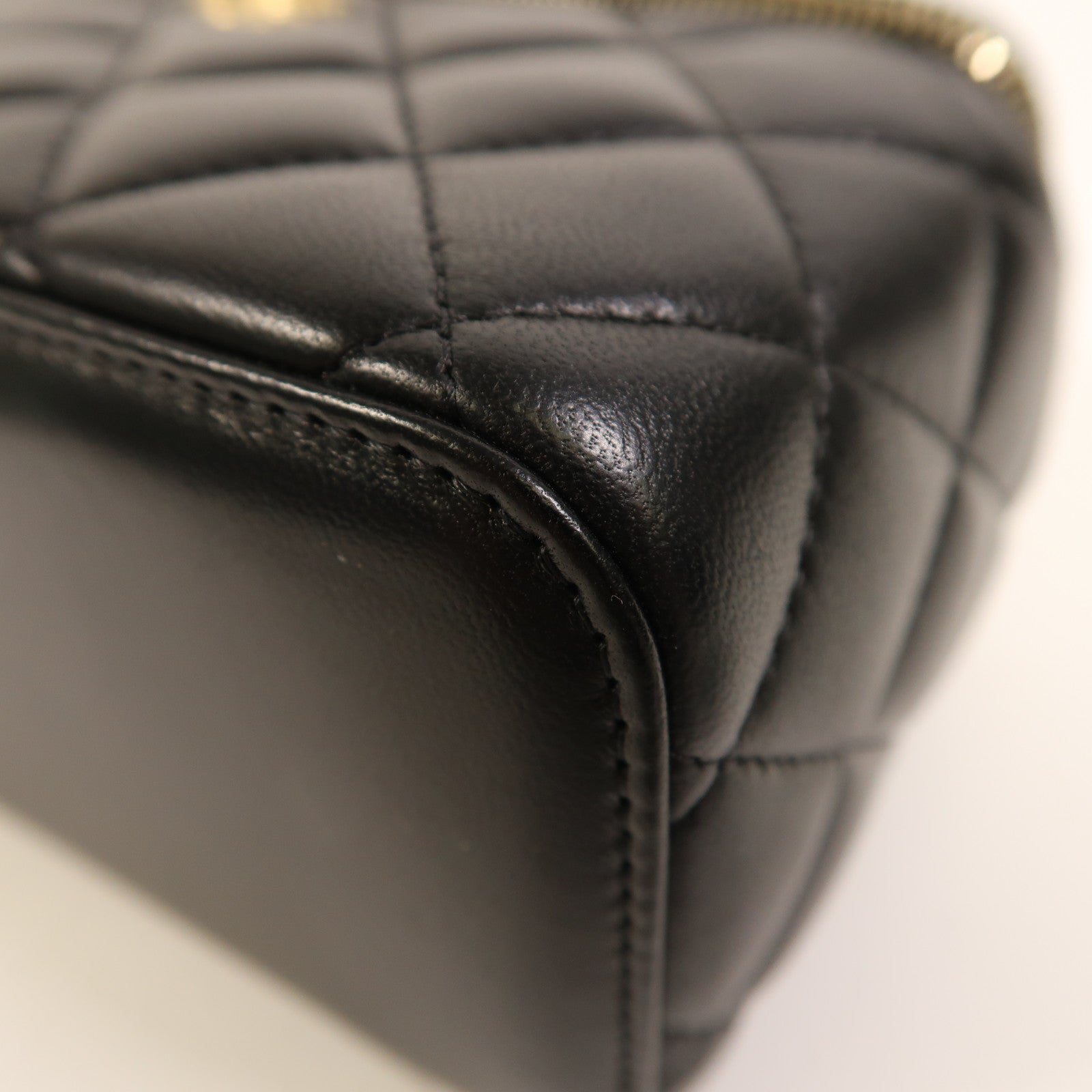 CHANEL 羊皮皮革Vanity Case金扣鏈帶肩背袋