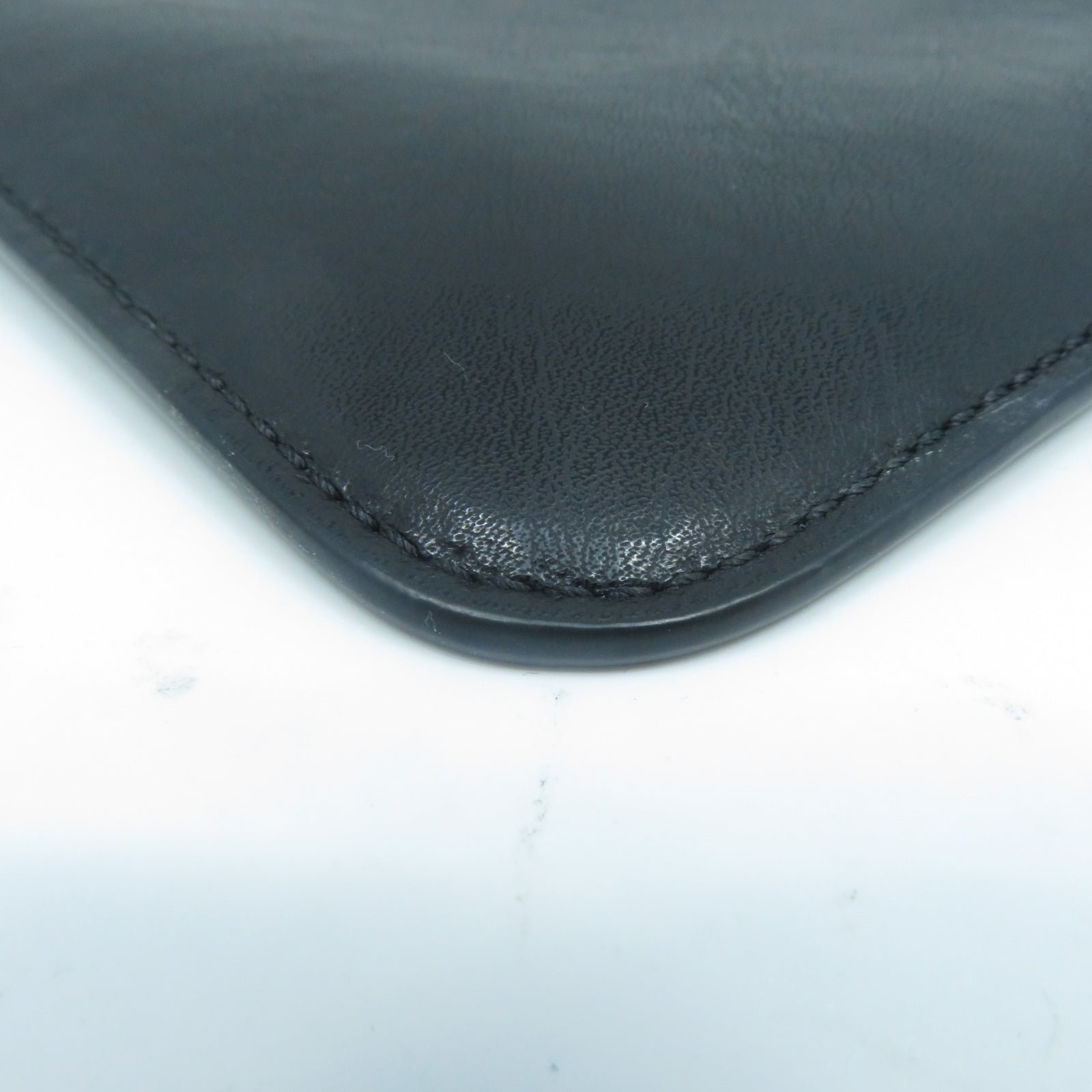 GIVENCHY 【激減優惠】牛皮皮革Pouch銀扣手拿包黑色