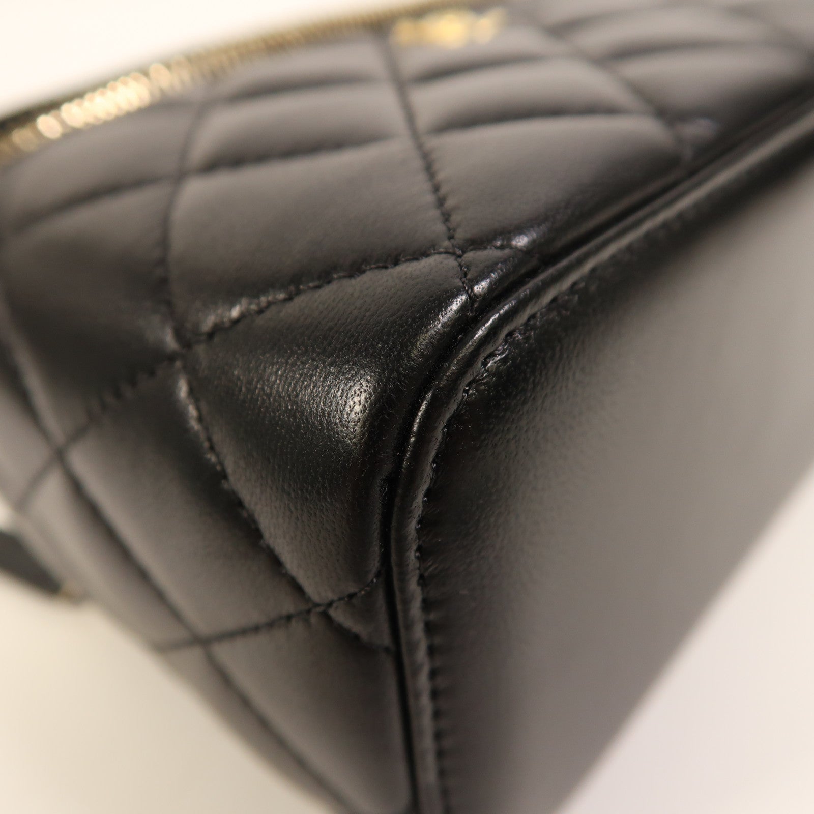 CHANEL 羊皮皮革Vanity Case金扣鏈帶肩背袋