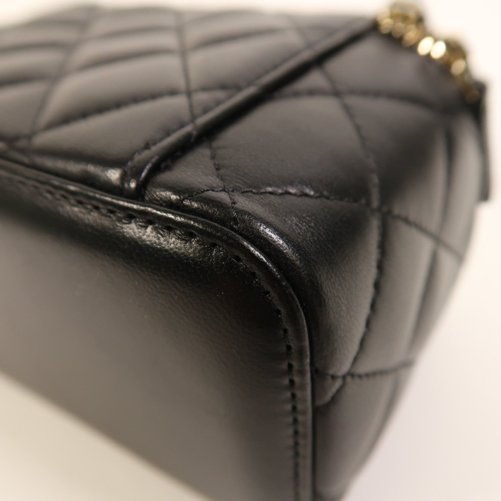 CHANEL 羊皮皮革Vanity Case金扣鏈帶肩背袋
