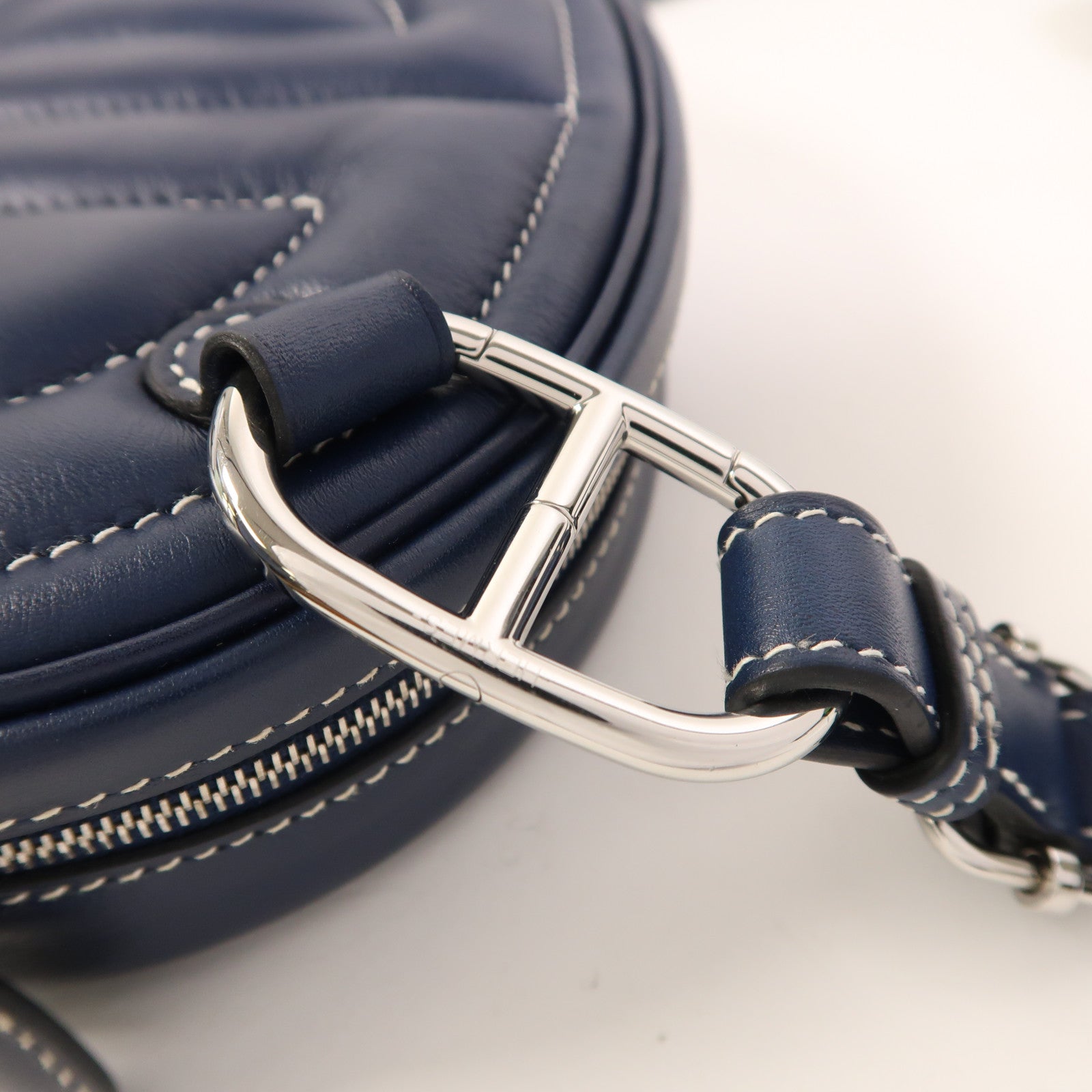 HERMES Swift皮革In The Loop銀扣肩背袋Bleu Navy/Terre Battue