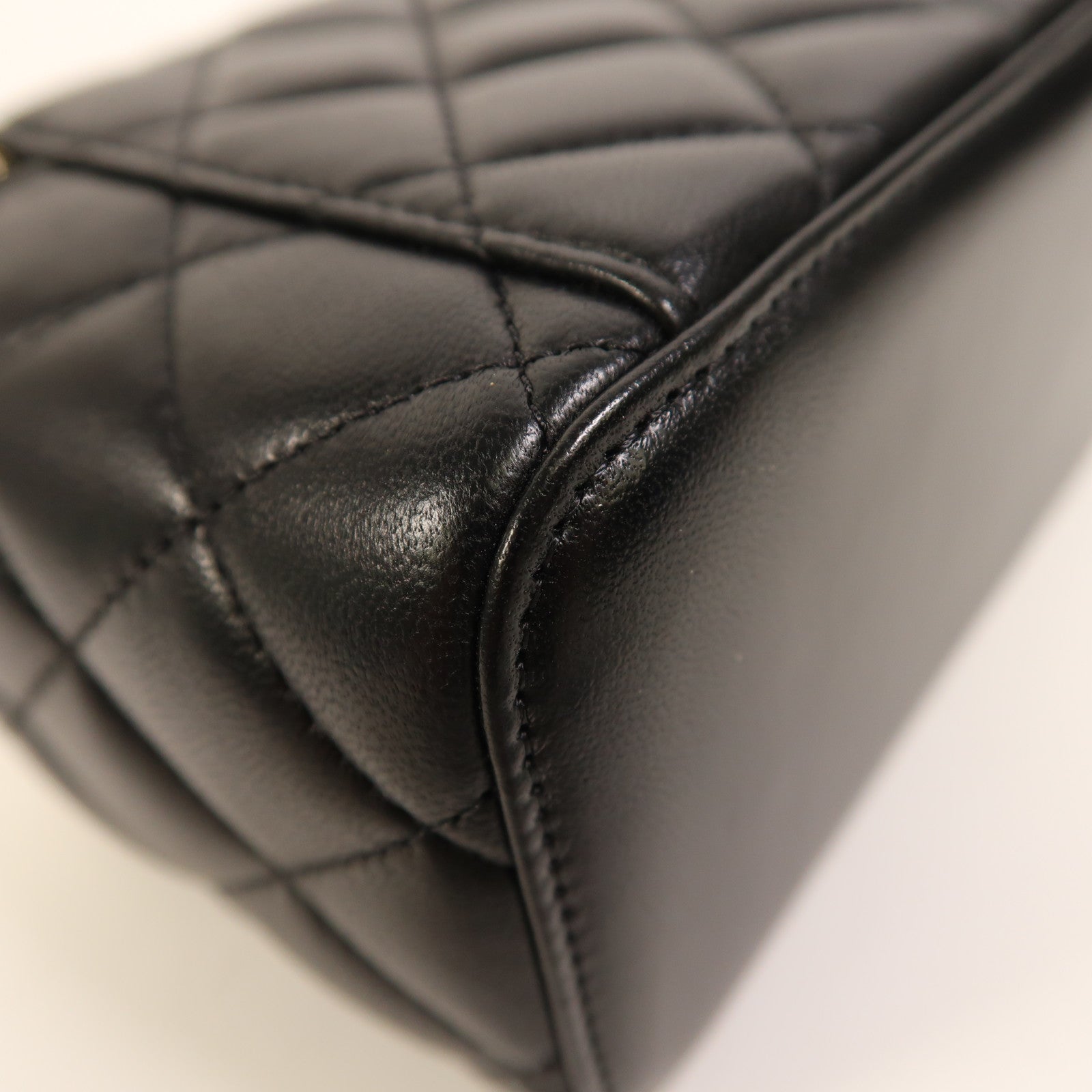 CHANEL 羊皮皮革Vanity Case金扣鏈帶肩背袋