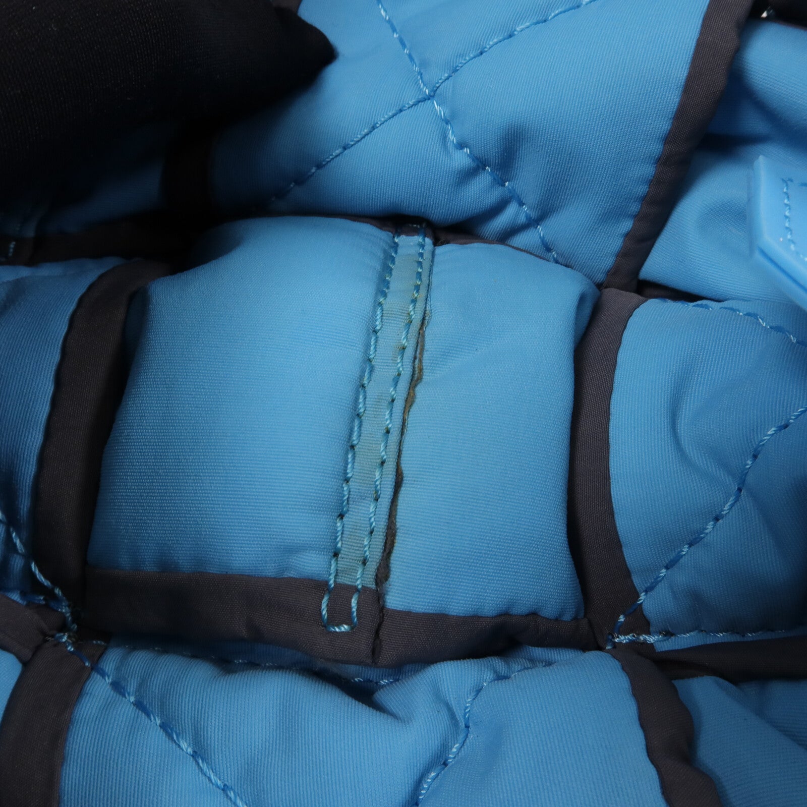 BOTTEGA VENETA 尼龍Padded Tech Cassette Bag肩背袋