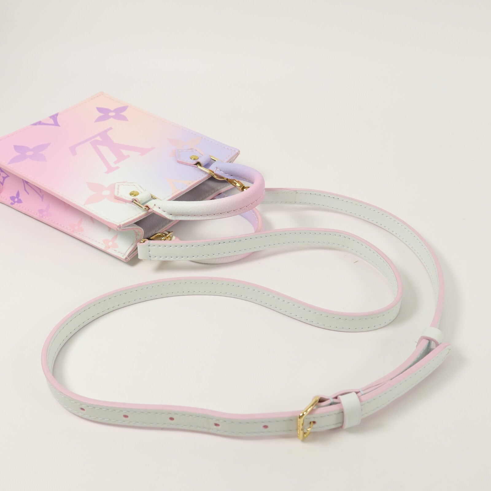 LOUIS VUITTON Monogram Giant Petit Sac Plat Spring in the City手挽肩背兩用袋