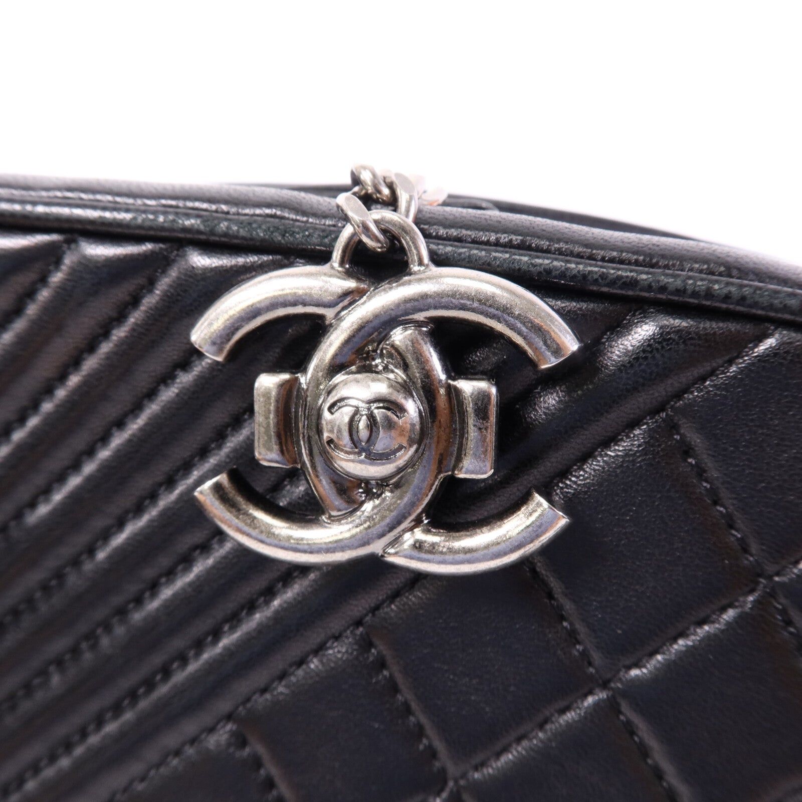 CHANEL 牛皮皮革Coco Boy Camera Bag銀扣鏈帶肩背袋