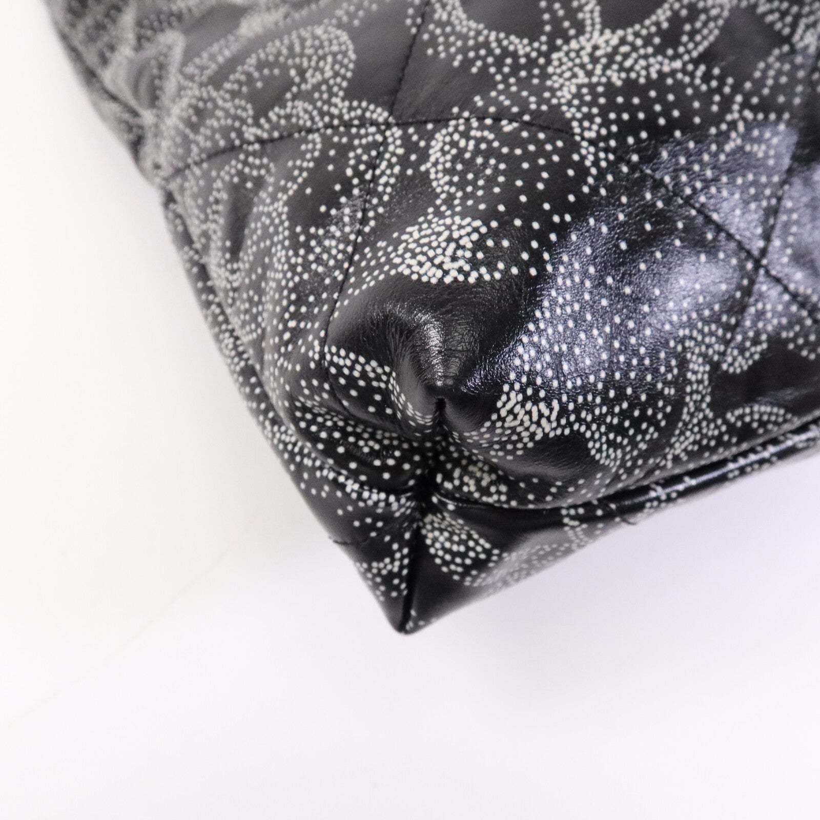 CHANEL 牛皮皮革C22 Medium Limited Edition銀扣鏈帶肩背袋