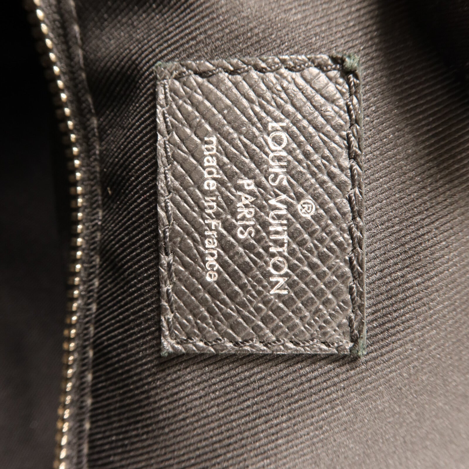 LOUIS VUITTON Monogram Eclipse Taigalama City Tote銀扣手挽肩背兩用袋