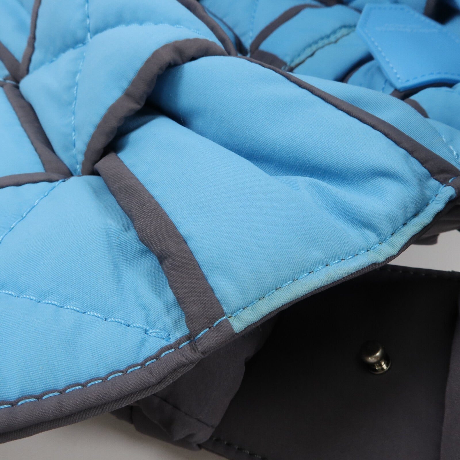BOTTEGA VENETA 尼龍Padded Tech Cassette Bag肩背袋