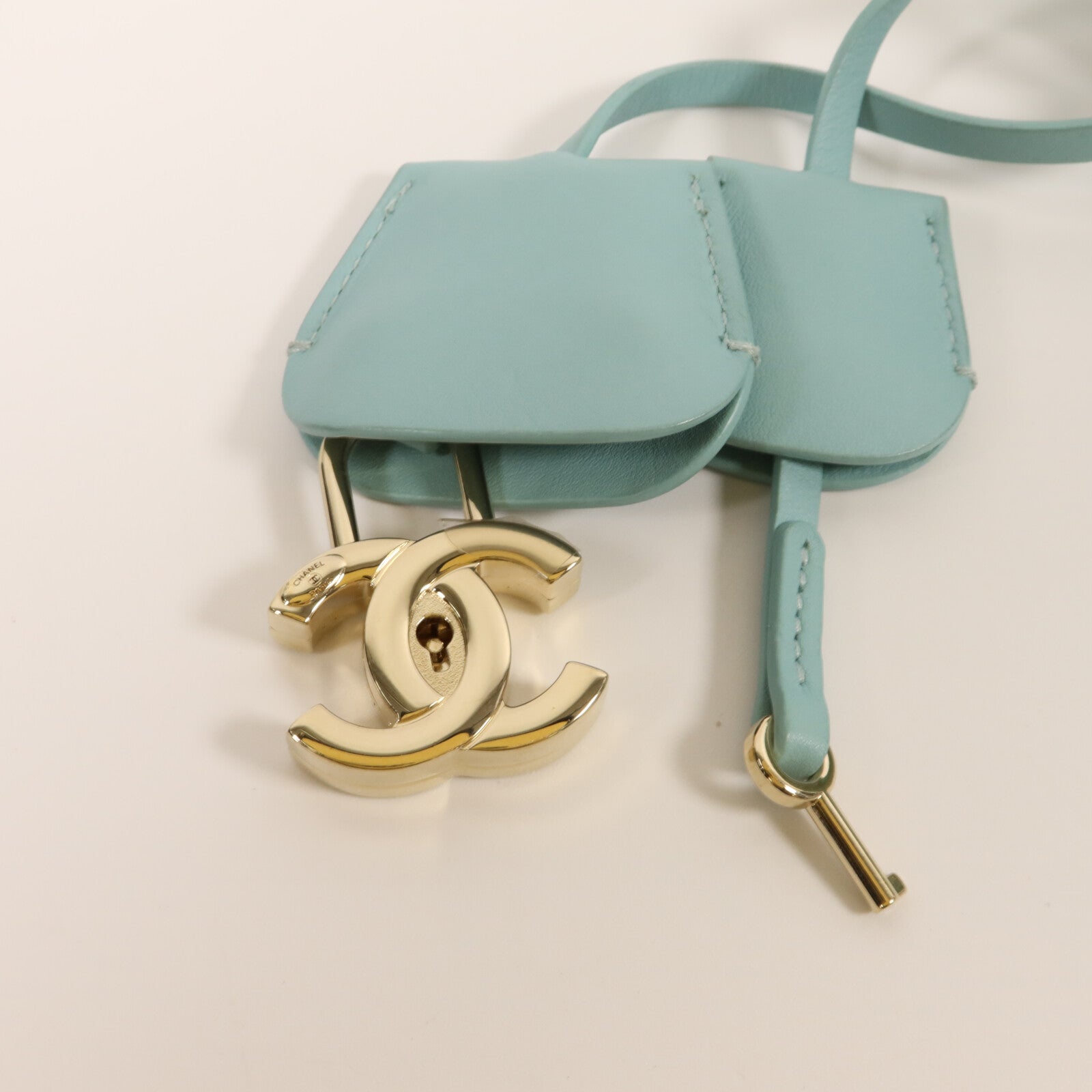 CHANEL 牛皮皮革CC Fillgree Vanity Case鏈帶手挽肩背兩用袋