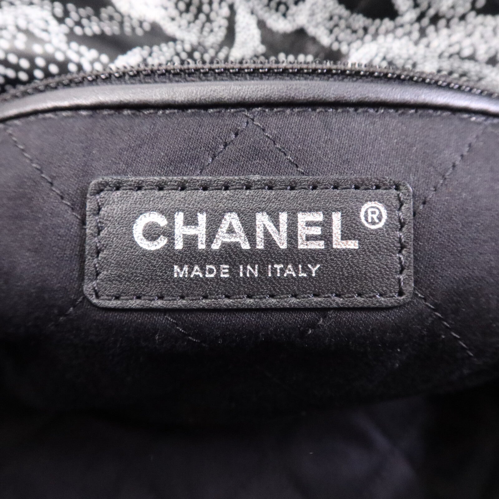 CHANEL 牛皮皮革C22 Medium Limited Edition銀扣鏈帶肩背袋