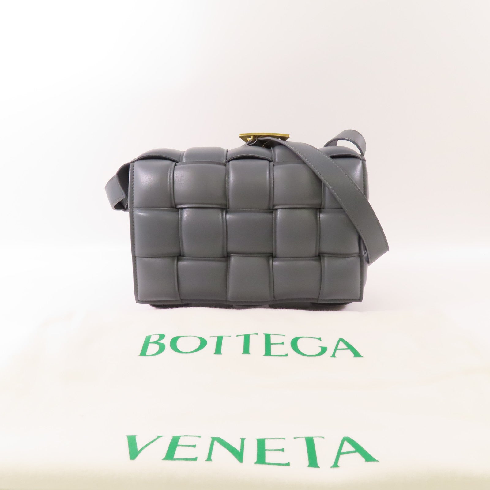 BOTTEGA VENETA 羊皮皮革Padded Cassette金扣肩背袋