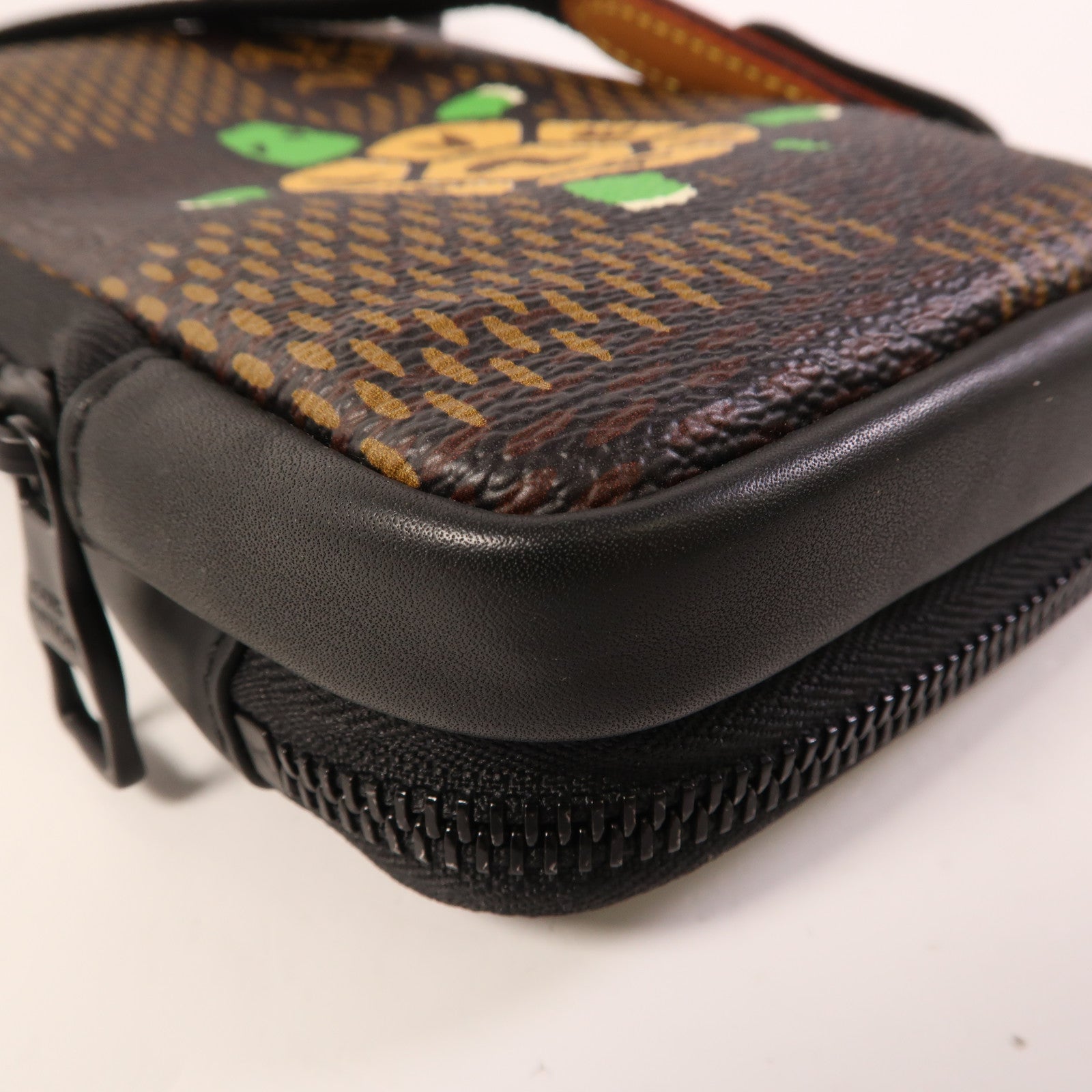 LOUIS VUITTON 【激減優惠】Damier LV x Nigo Phone Pouch肩背袋
