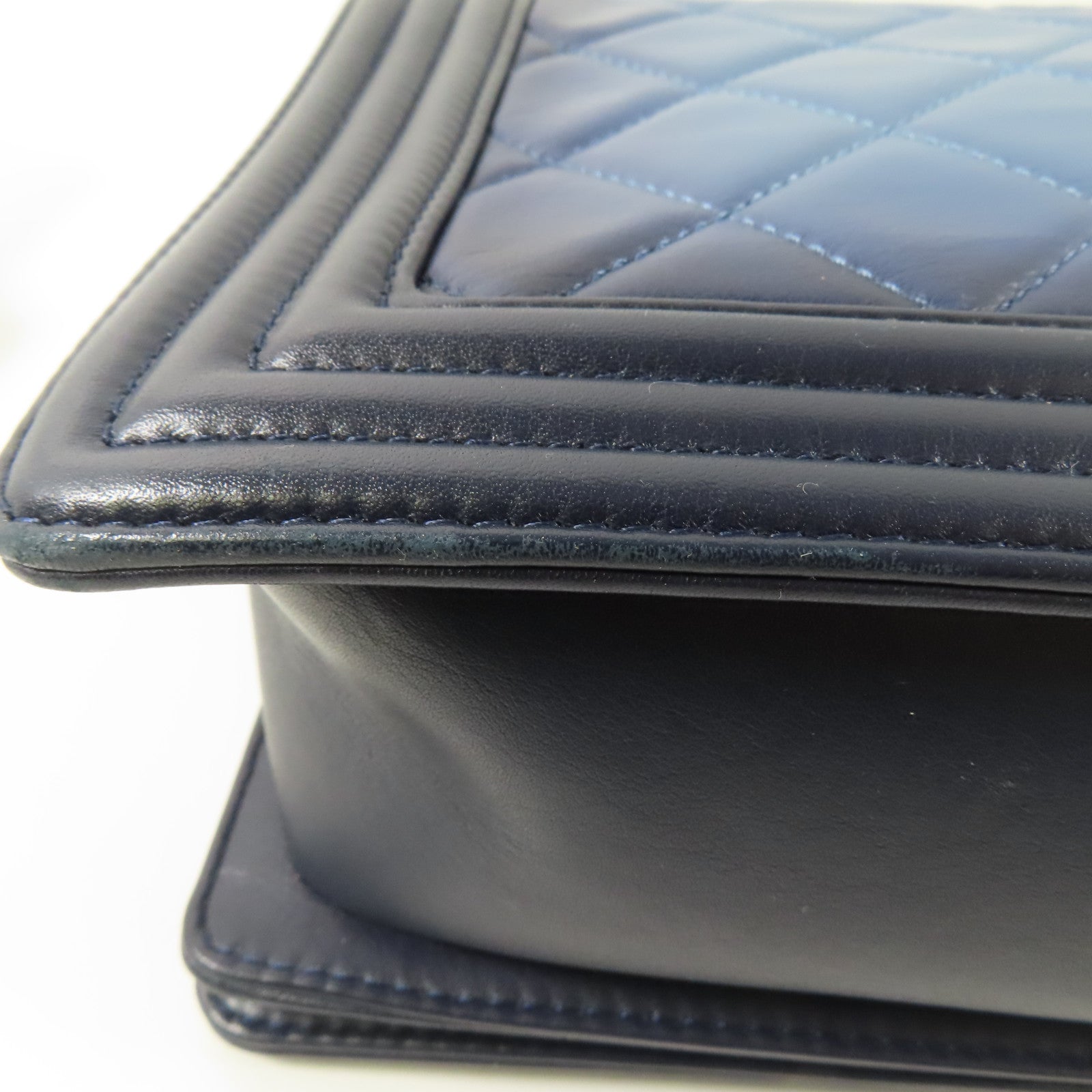 CHANEL 牛皮皮革Boy 28cm銀扣鏈帶肩背袋