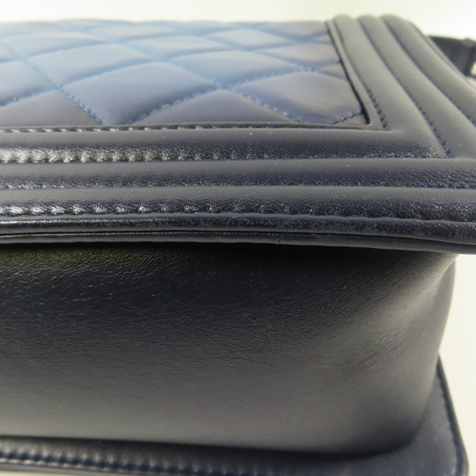 CHANEL 牛皮皮革Boy 28cm銀扣鏈帶肩背袋