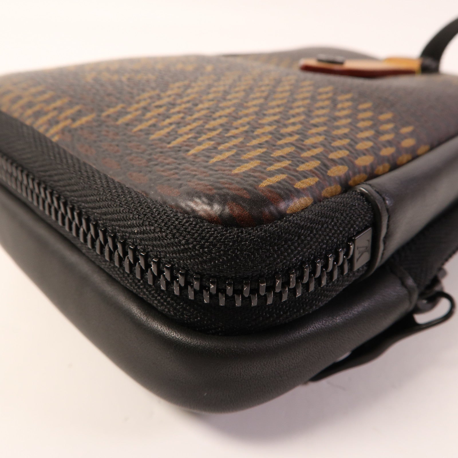 LOUIS VUITTON 【激減優惠】Damier LV x Nigo Phone Pouch肩背袋