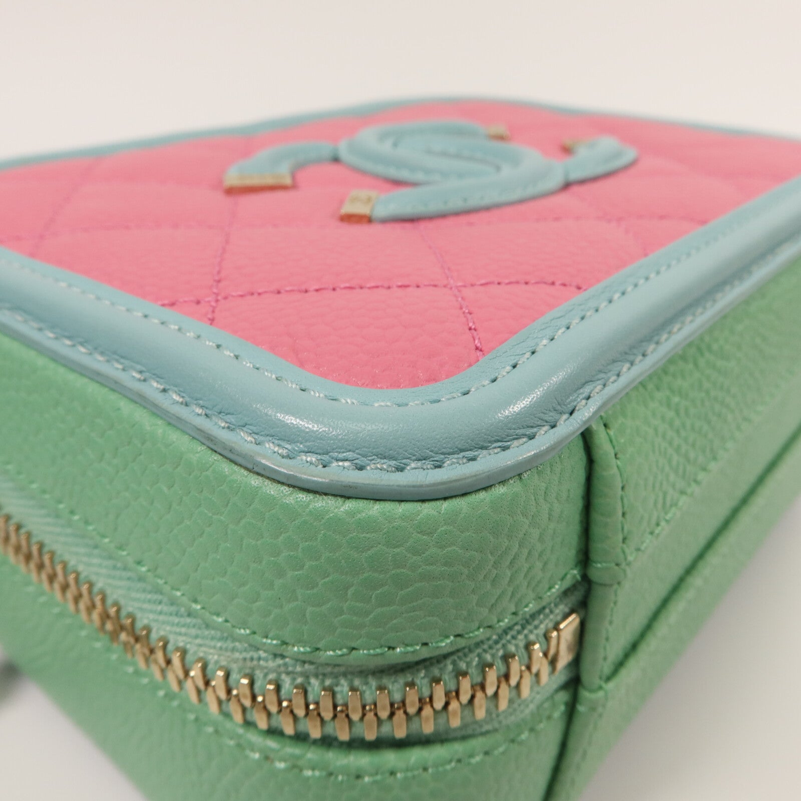 CHANEL 牛皮皮革CC Fillgree Vanity Case鏈帶手挽肩背兩用袋
