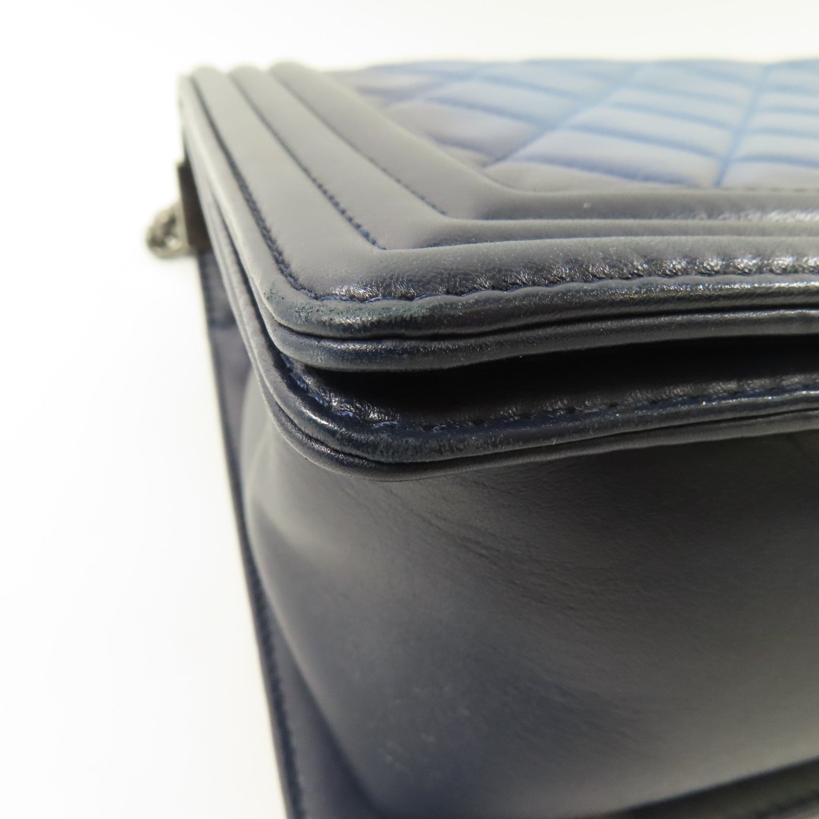 CHANEL 牛皮皮革Boy 28cm銀扣鏈帶肩背袋