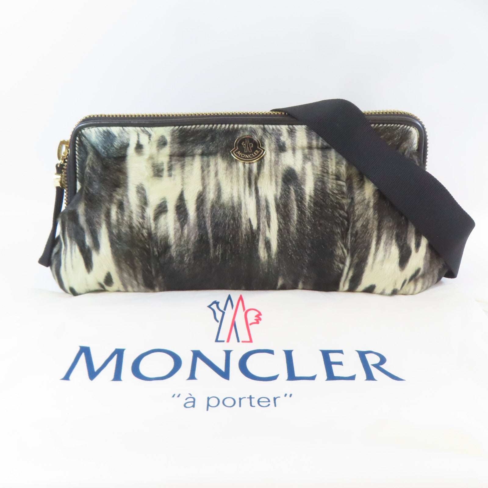 MONCLER 【激減優惠】皮革Shoulder Pouch銀扣肩背袋黑色/白色