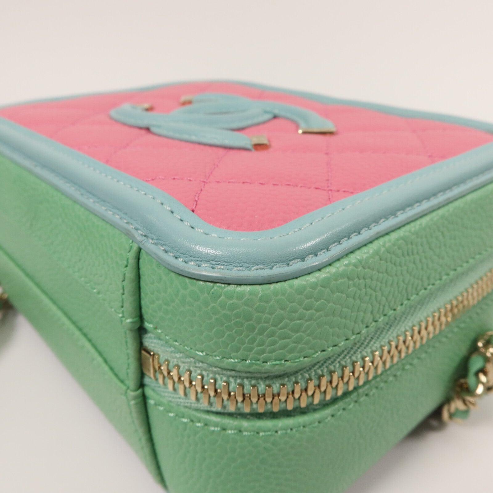 CHANEL 牛皮皮革CC Fillgree Vanity Case鏈帶手挽肩背兩用袋