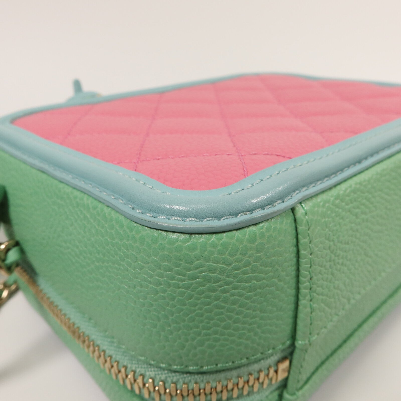 CHANEL 牛皮皮革CC Fillgree Vanity Case鏈帶手挽肩背兩用袋