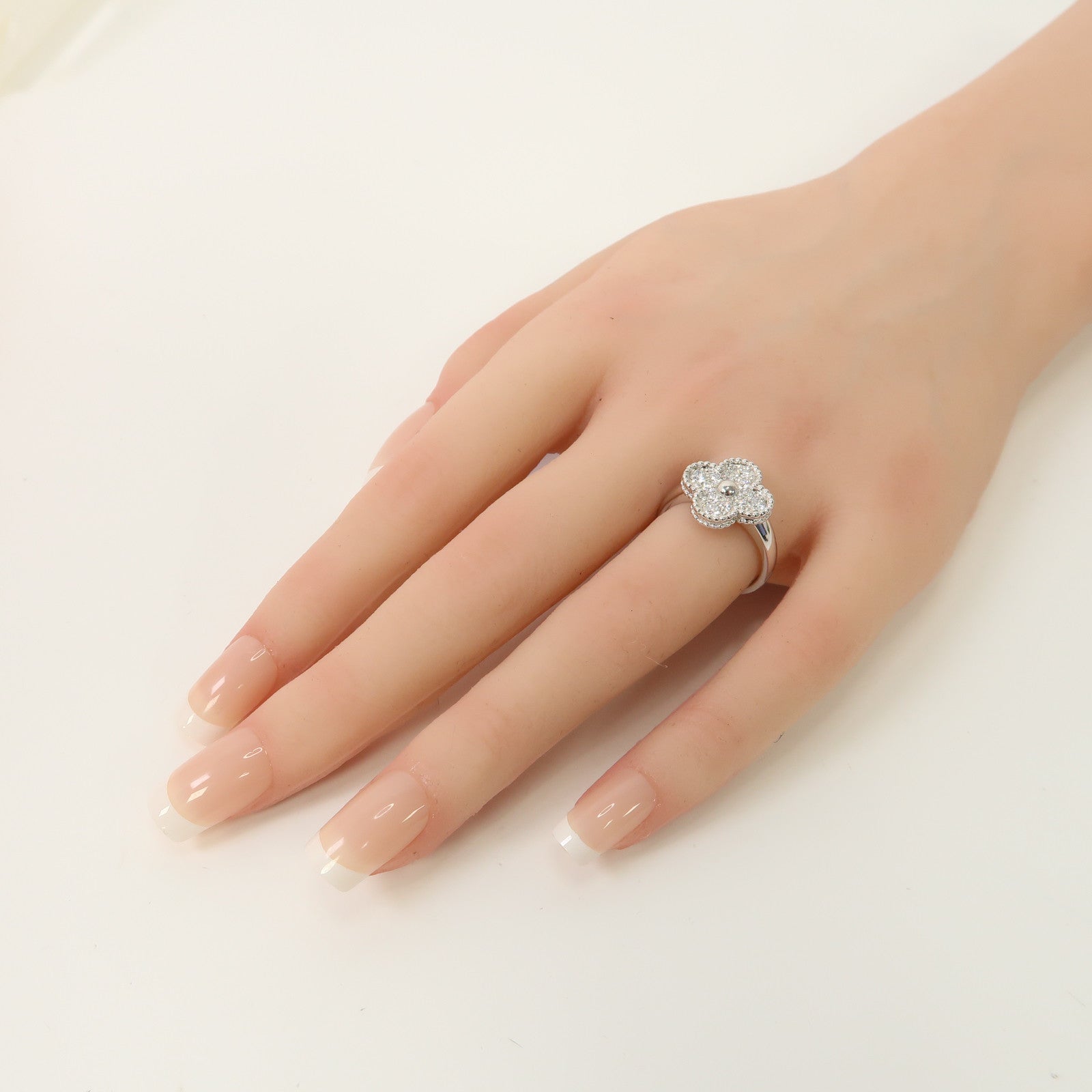 Van Cleef & Arpels 18K白金Alhambra Diamond Ring戒指US#6.5