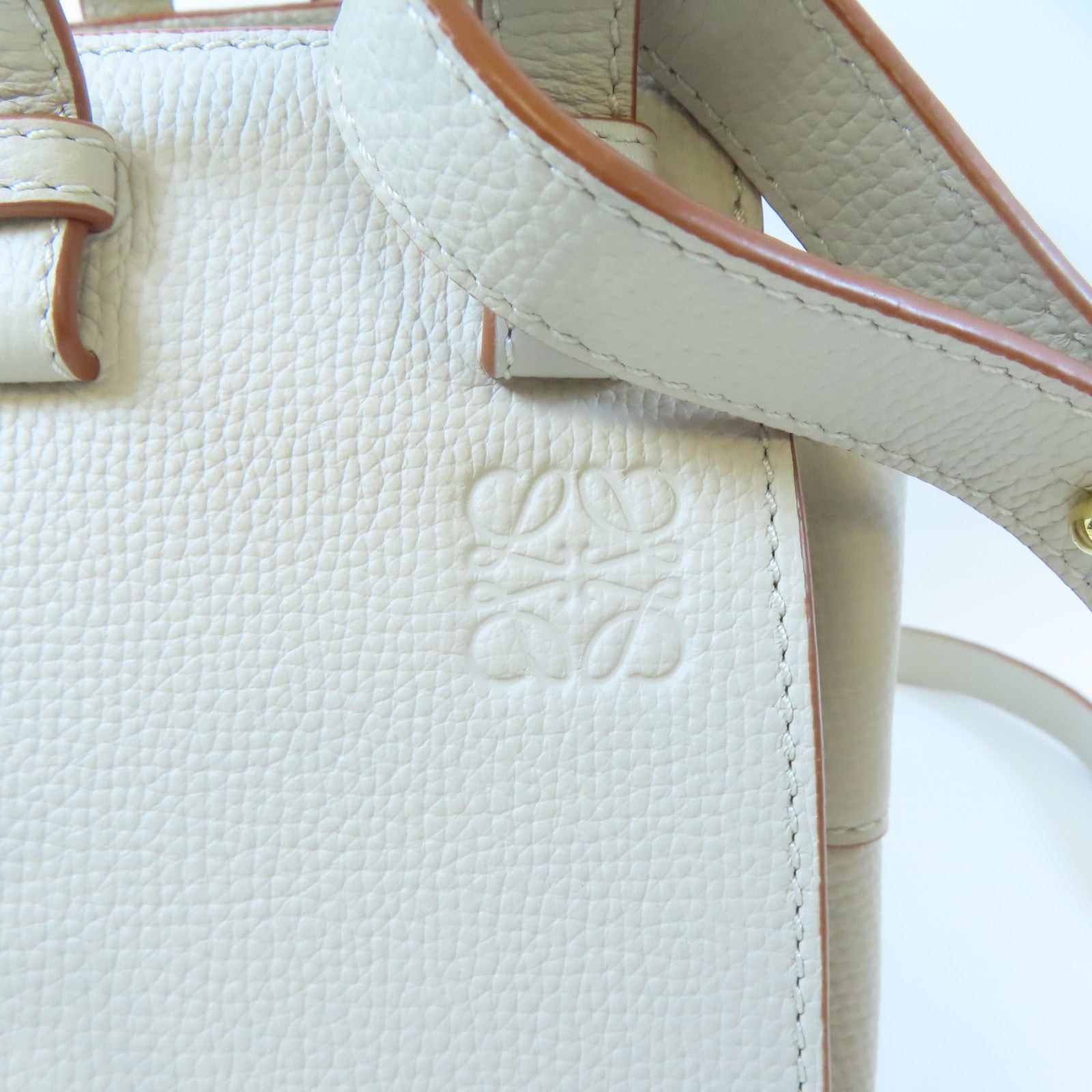 LOEWE 【激減優惠】牛皮皮革Mini Hammock金扣手挽肩背兩用袋米色